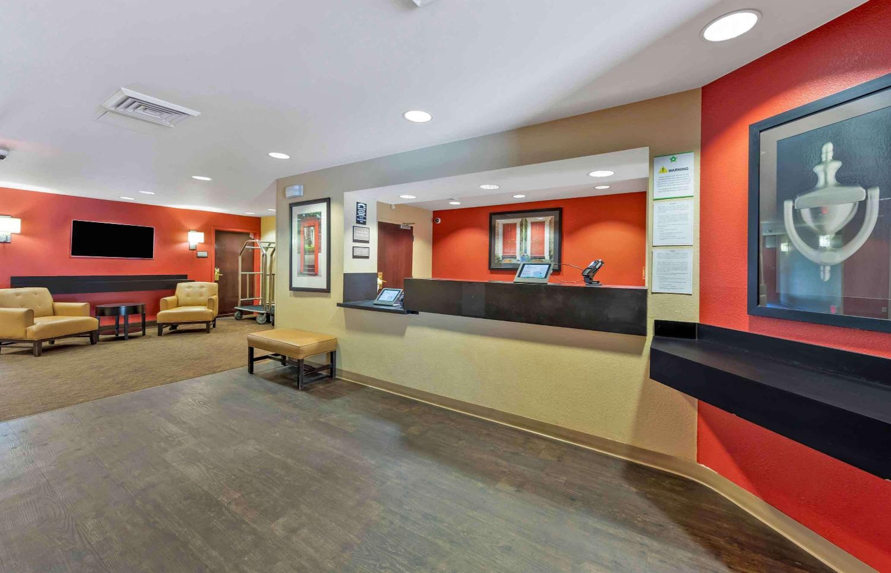 Studio 6 Corporate Extended Stay Chicago Lisle IL