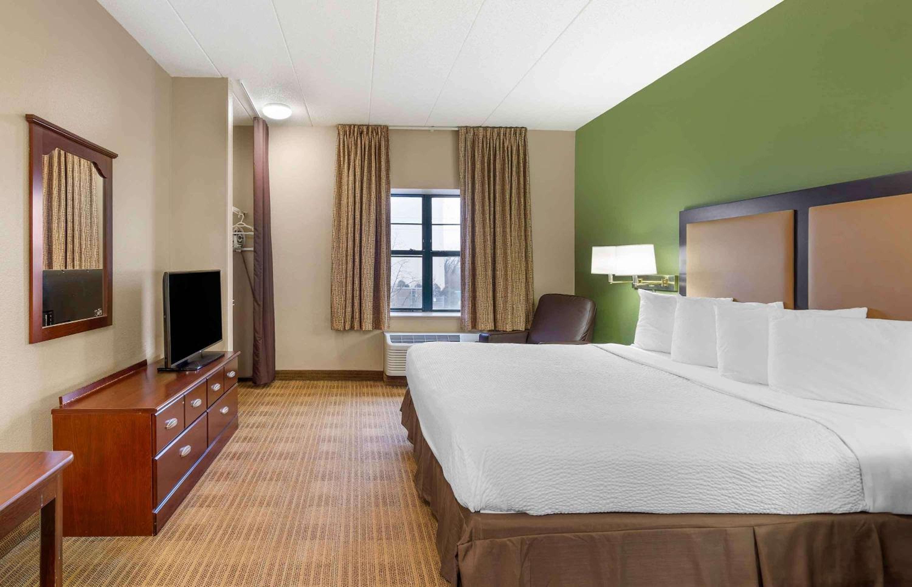 Studio 6 Corporate Extended Stay Chicago Lisle IL