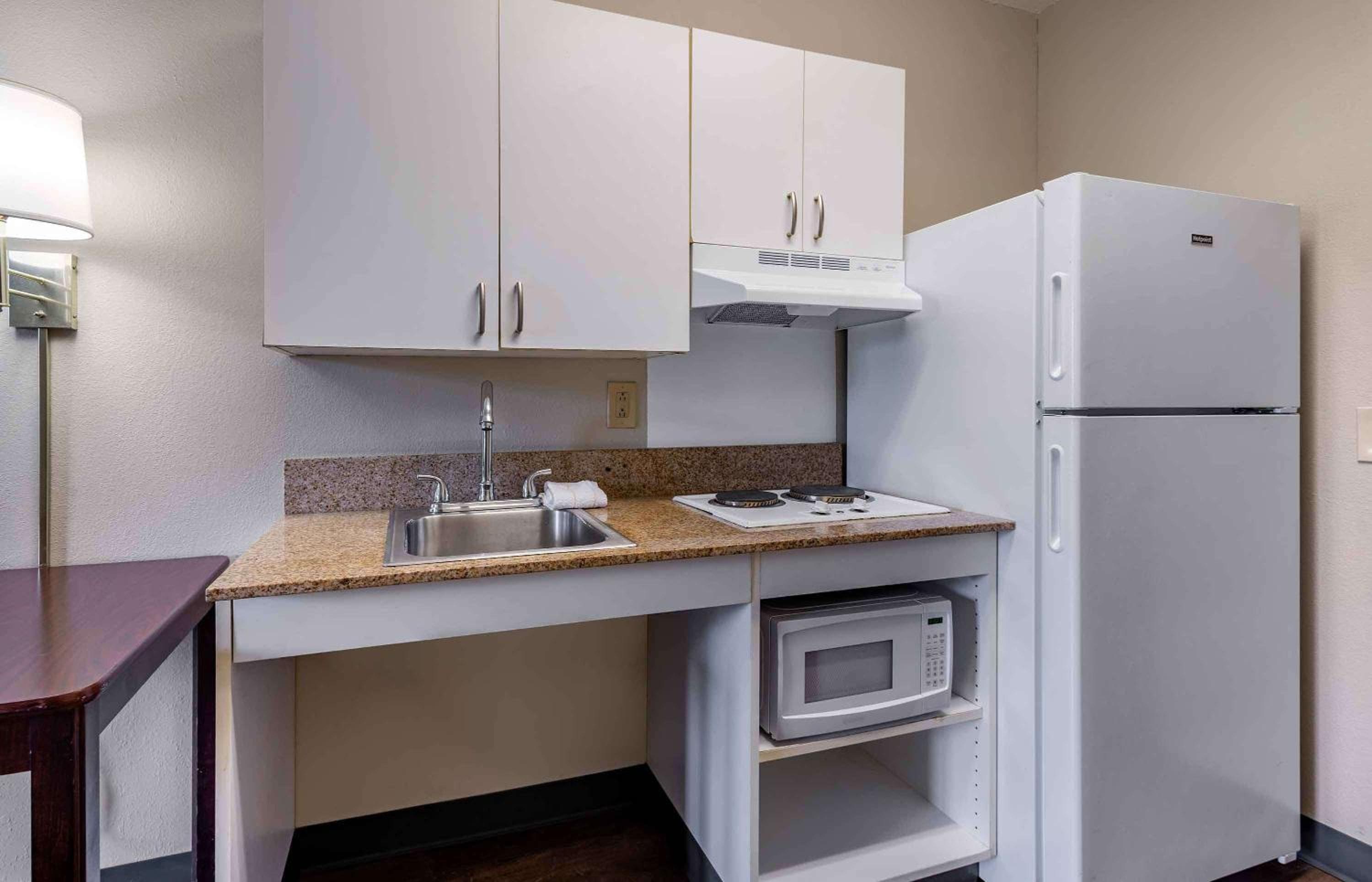 Studio 6 Corporate Extended Stay Chicago Lisle IL