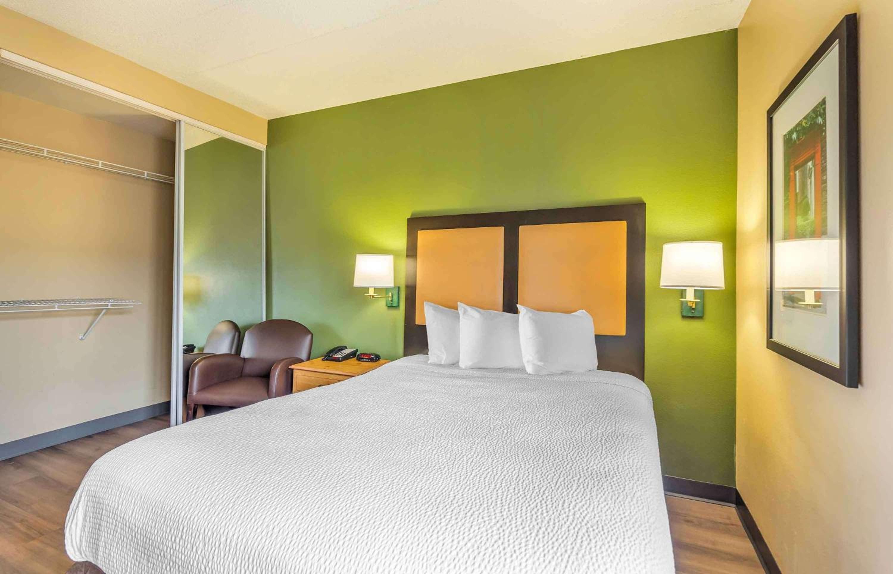 Extended Stay America Select Suites - Chicago - Lombard - Oakbrook