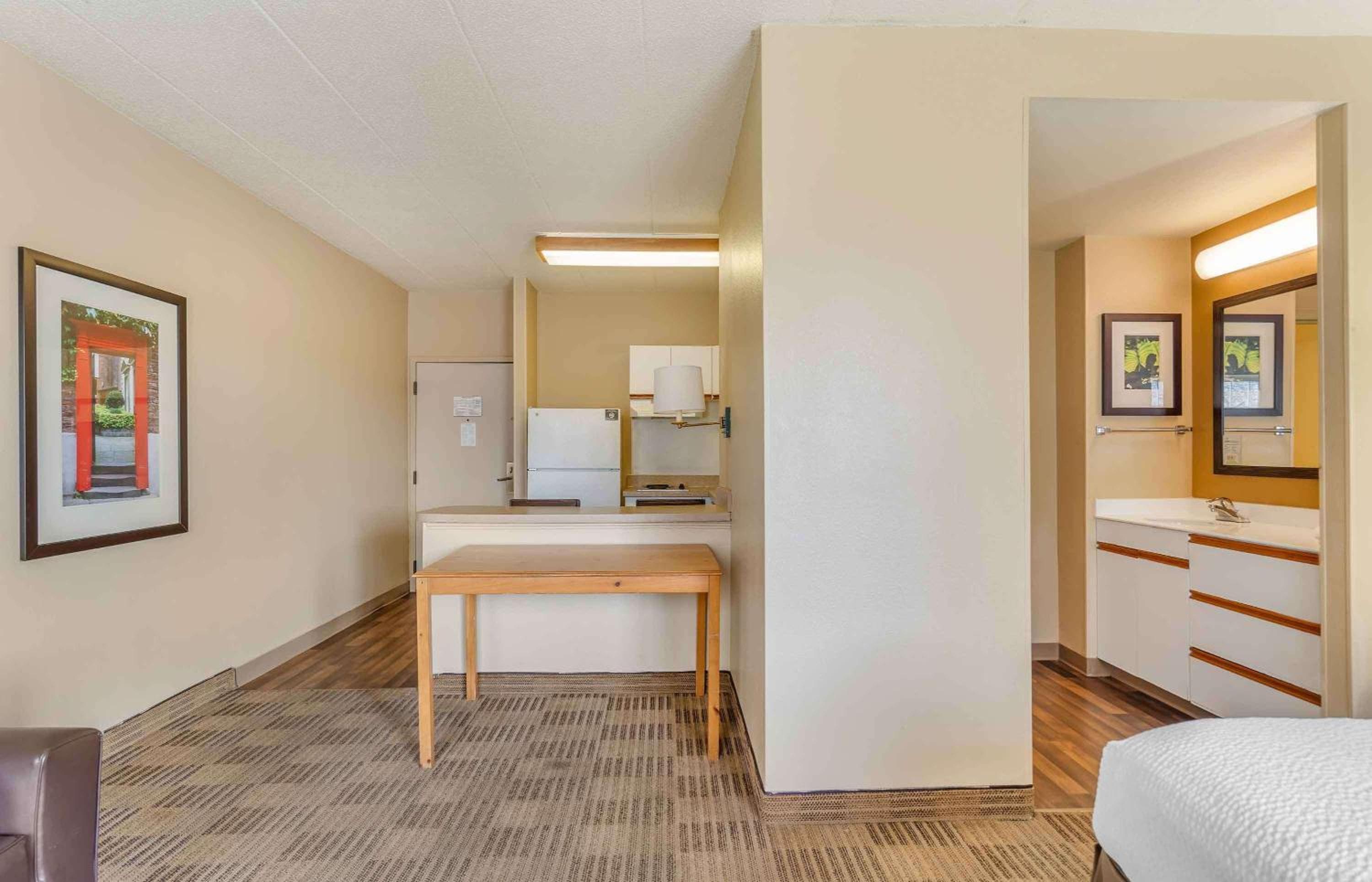 Extended Stay America Select Suites - Chicago - Lombard - Oakbrook
