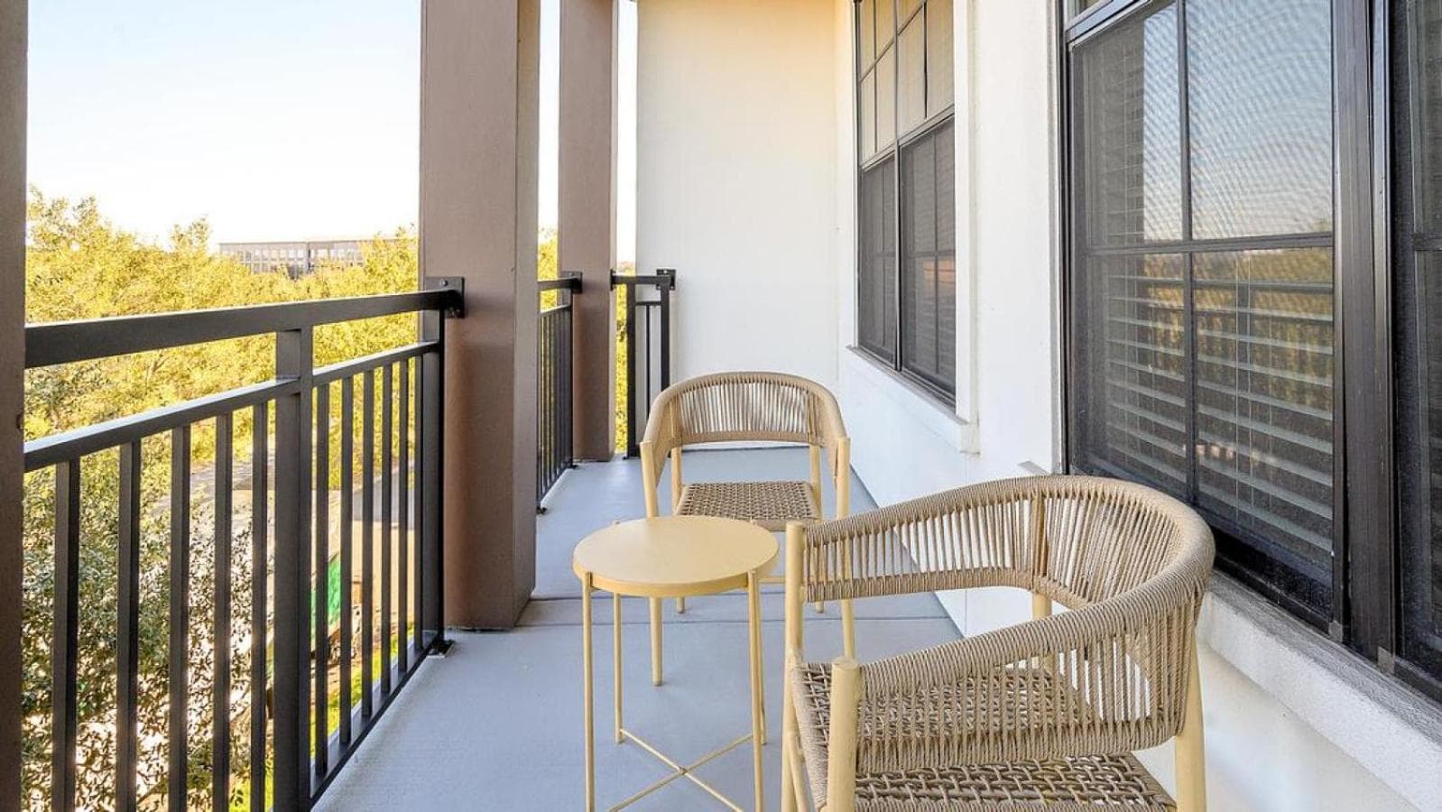 Landing - Modern Apartment with Amazing Amenities (ID8201X09)