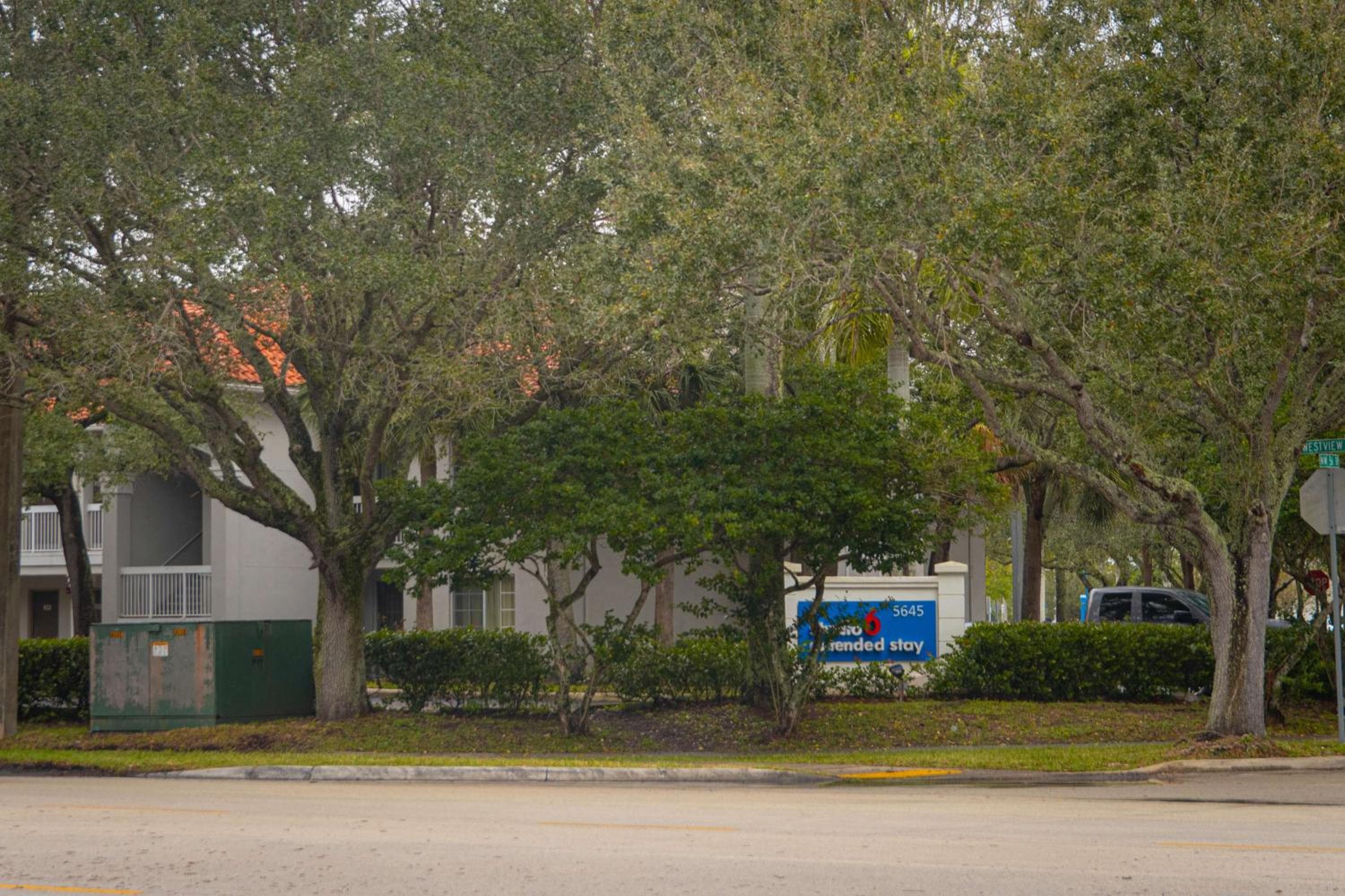 Studio 6 Extended Stay - Coral Springs, FL- Fort Lauderdale
