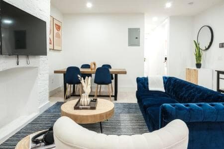 3BR 2Baths with Private Outdoors