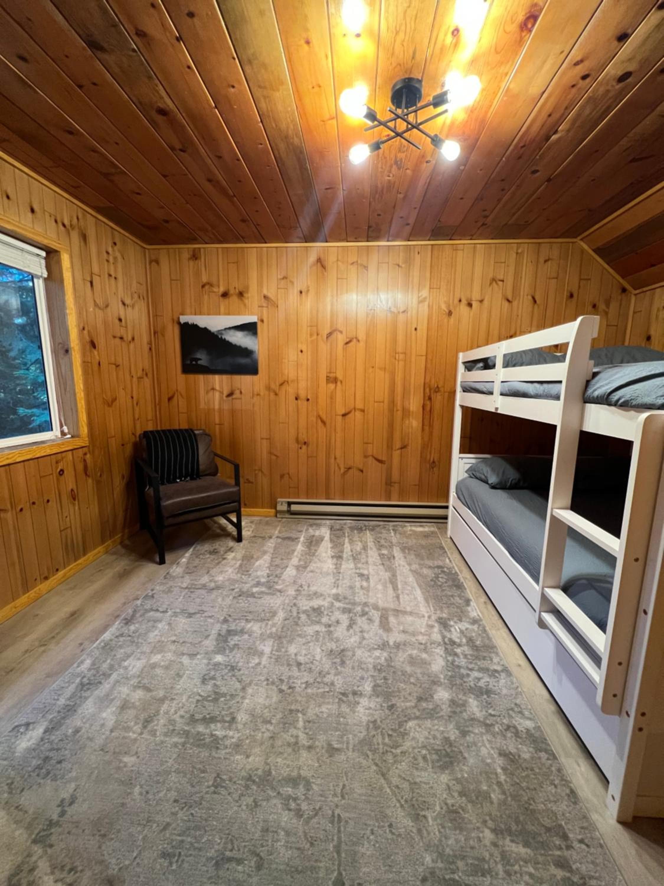 Cozy Cabin w/ Hot tub