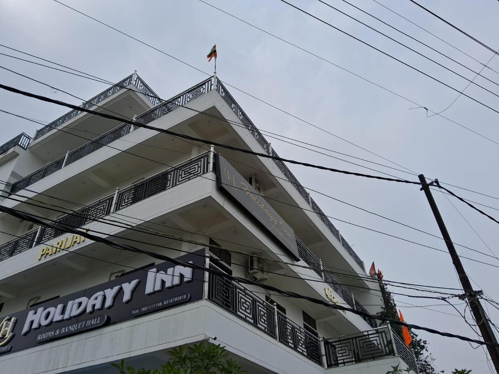 HOLIDAYY INN
