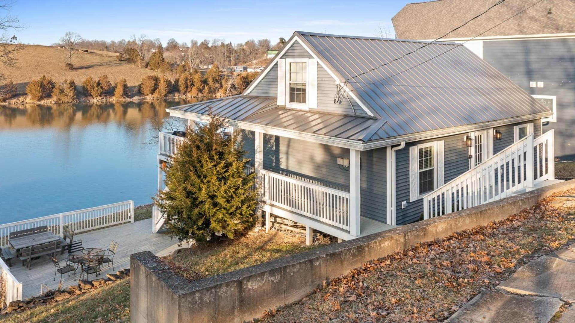 Lakefront, Private Covered Dock, Huge Balconies