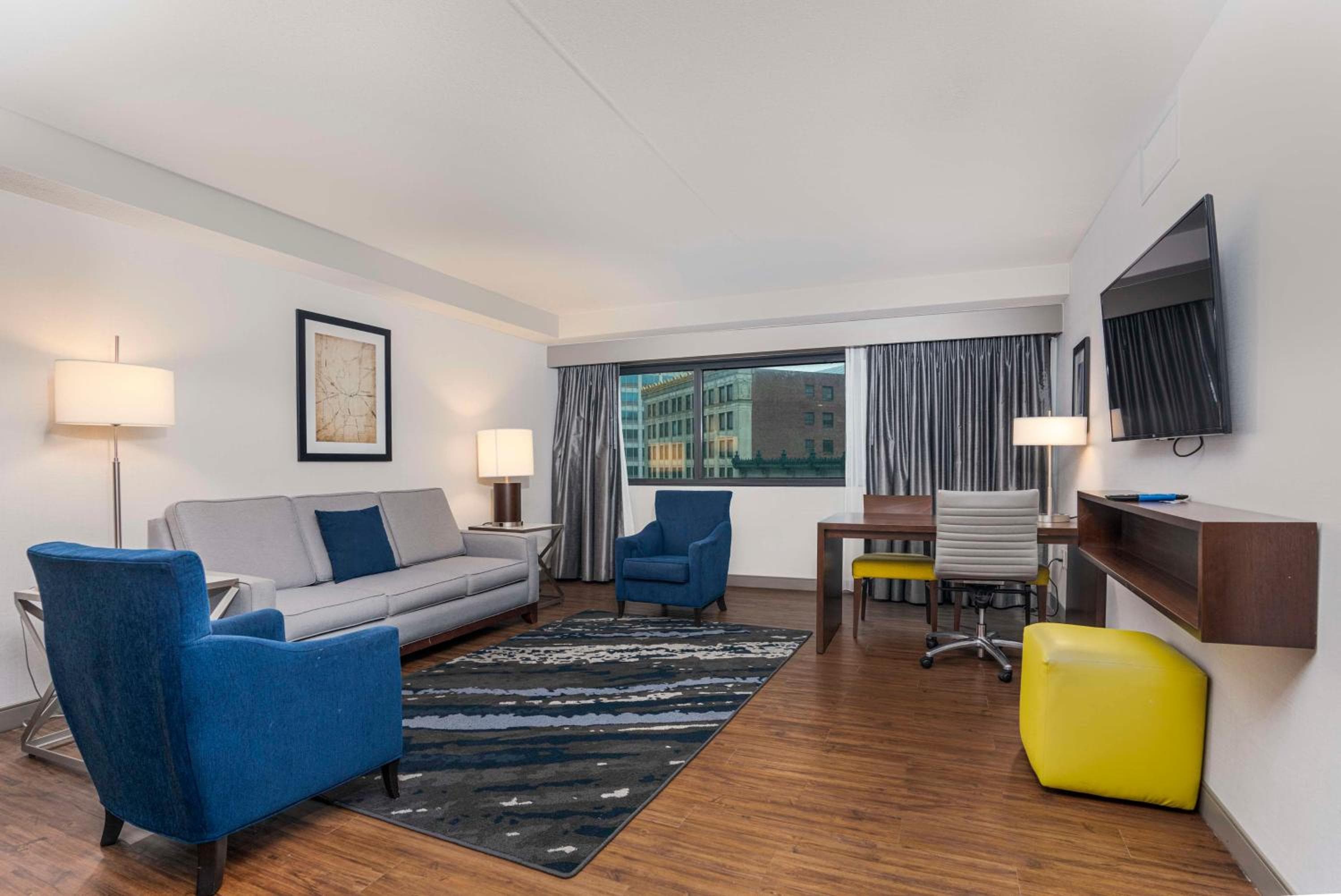 Embassy Suites by Hilton Indianapolis Downtown