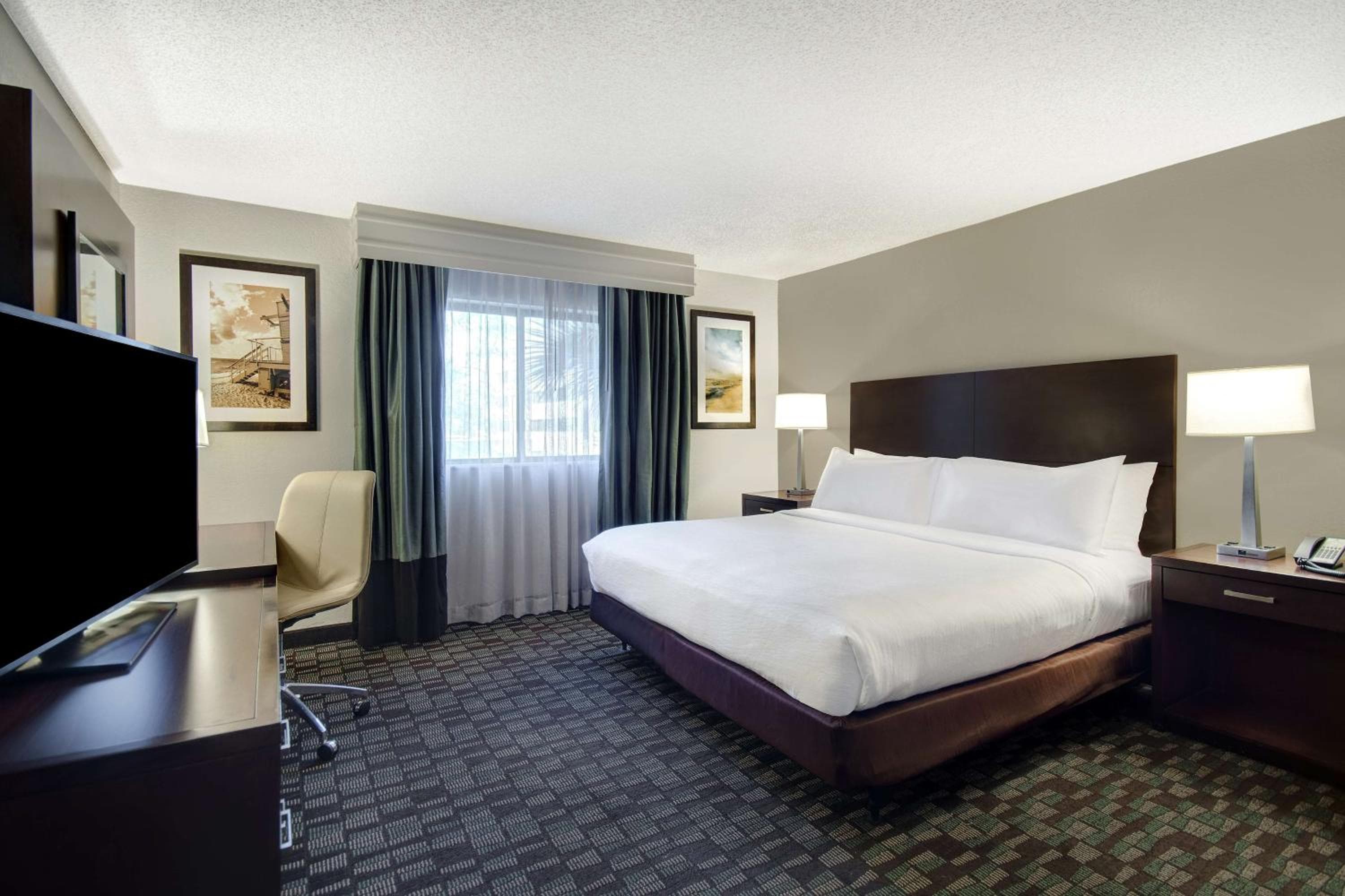 Embassy Suites by Hilton Jacksonville Baymeadows