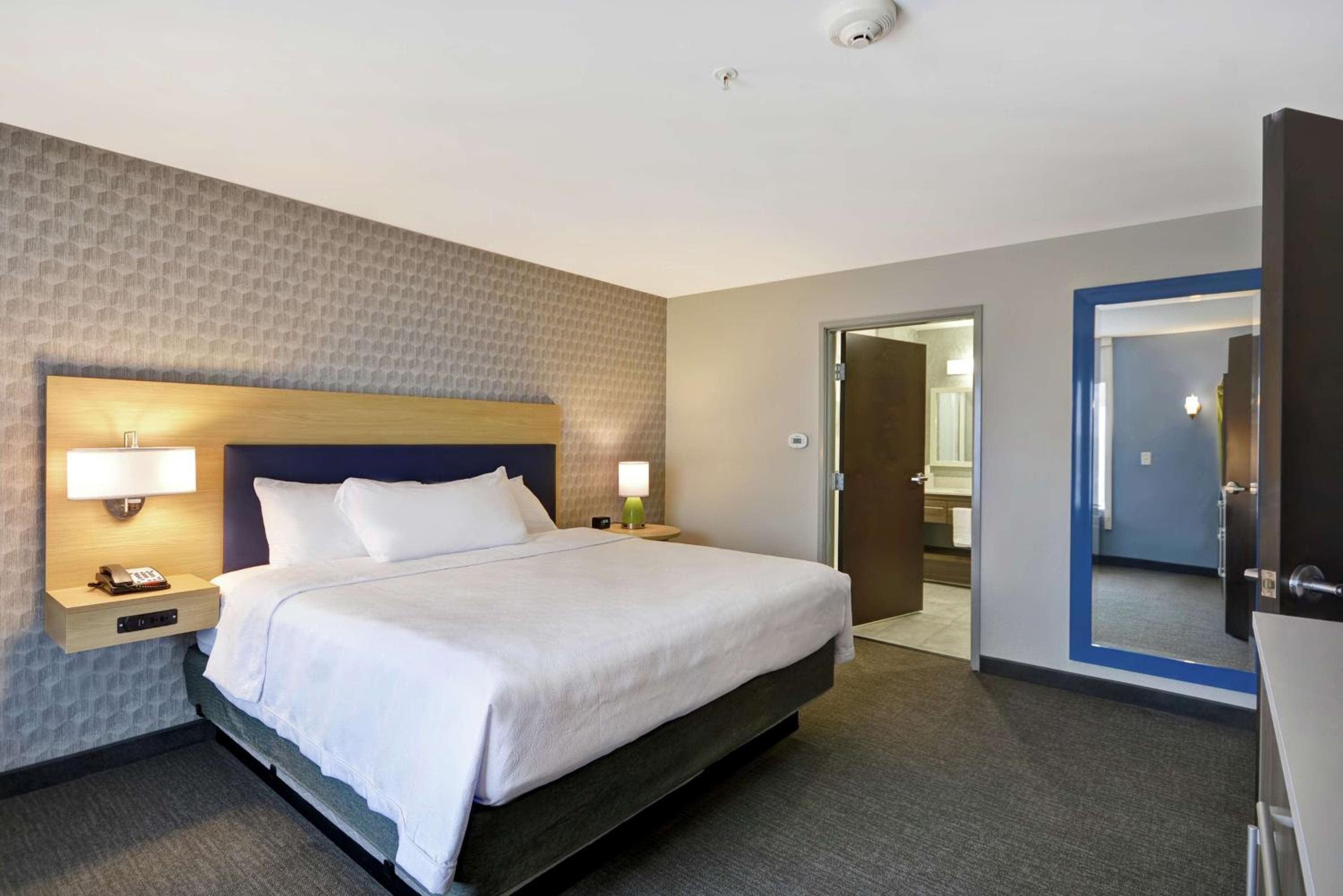 Home2 Suites By Hilton Grand Rapids North