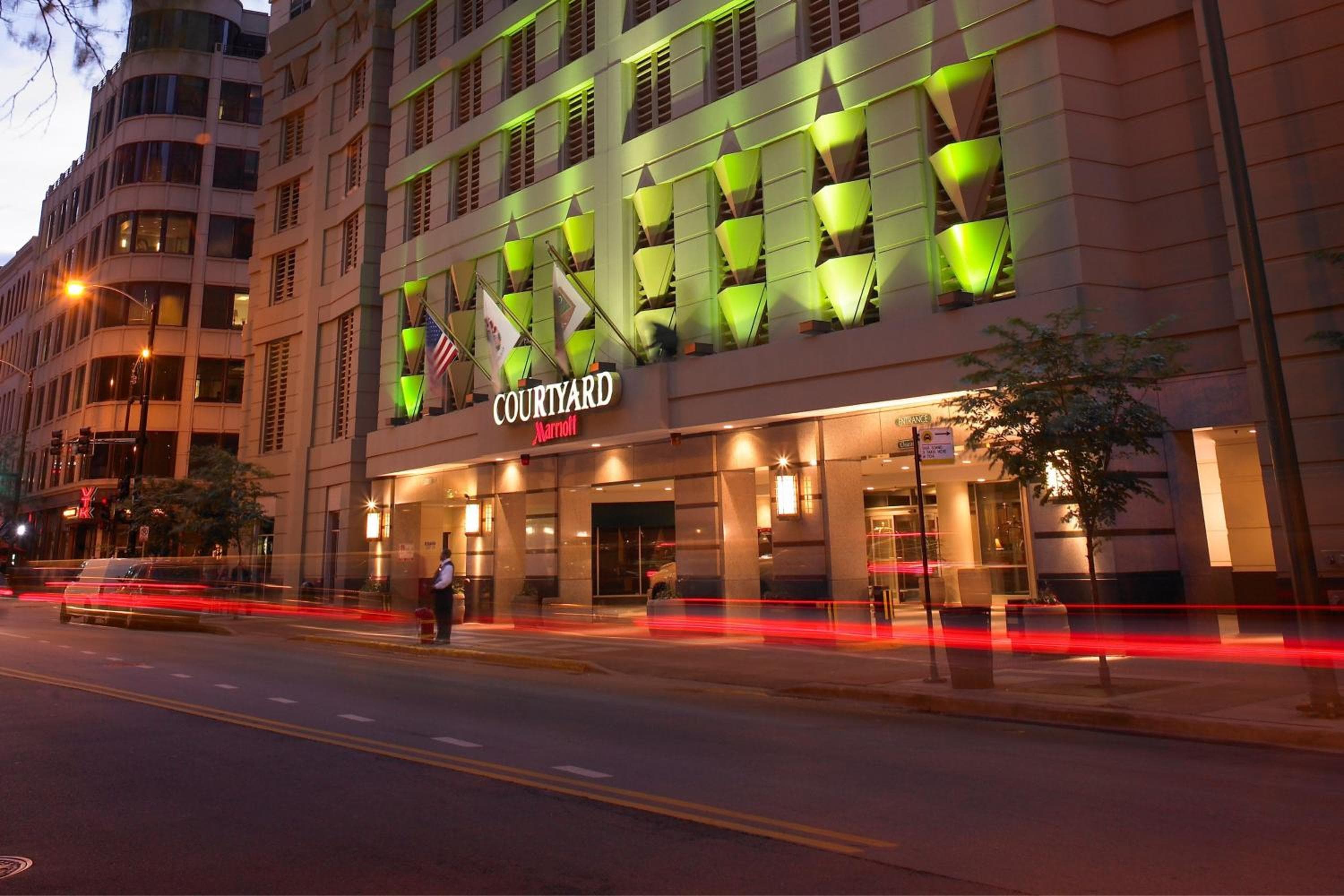 Courtyard by Marriott Chicago Downtown/River North