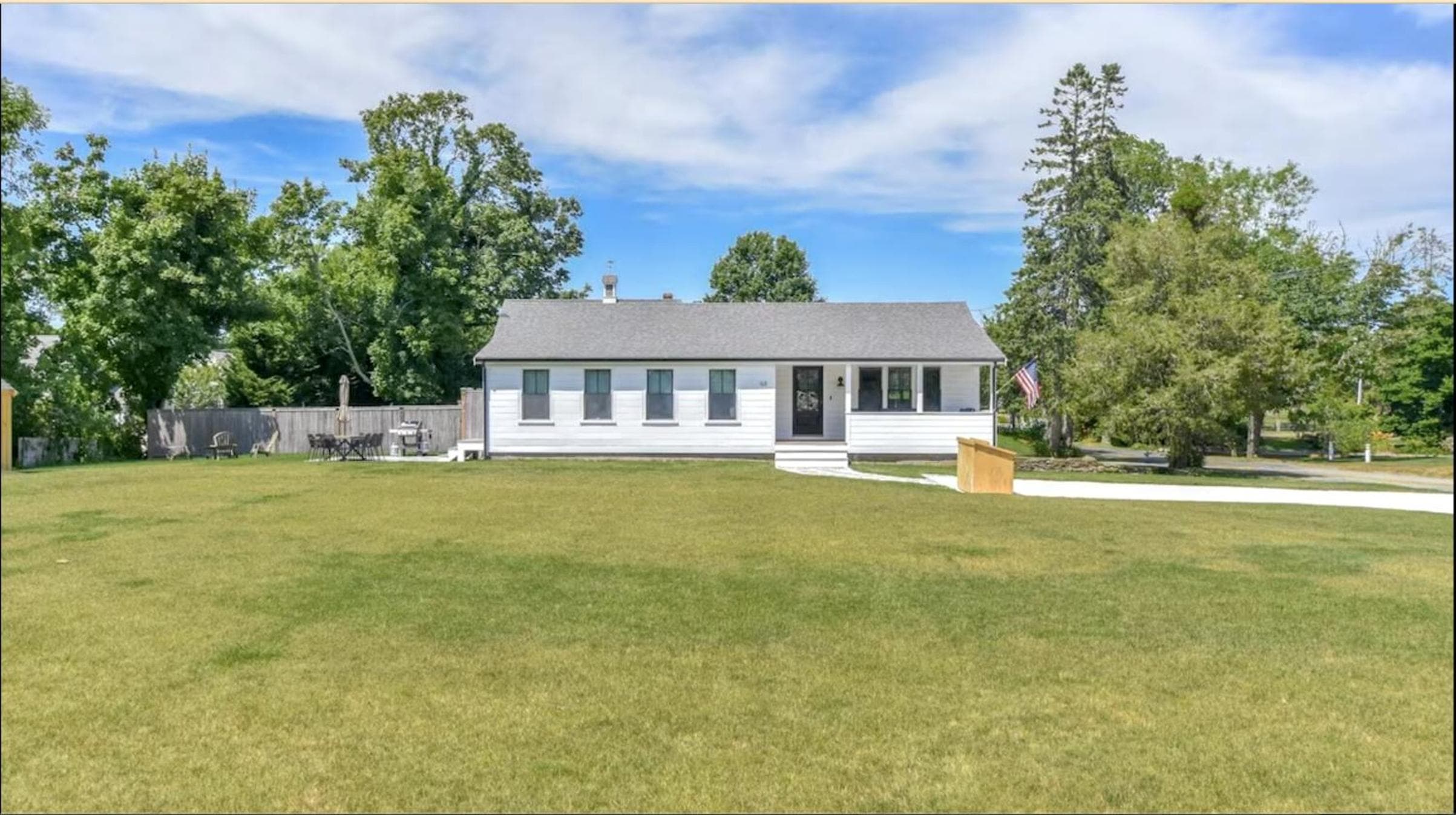 Renovated kitchen less than 2 miles to Beach!