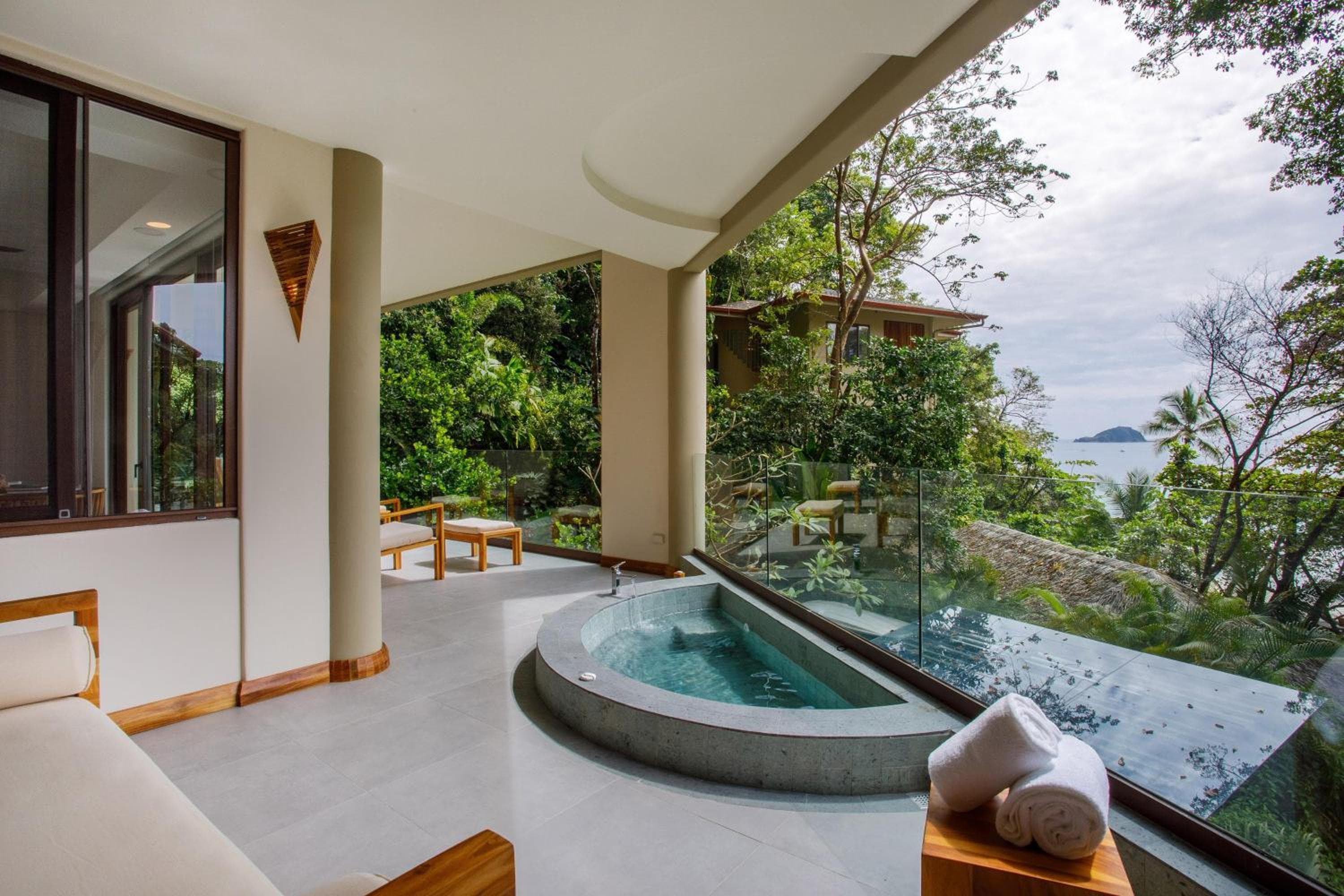Arenas Del Mar Beachfront & Rainforest Resort Member of the Cayuga Collection