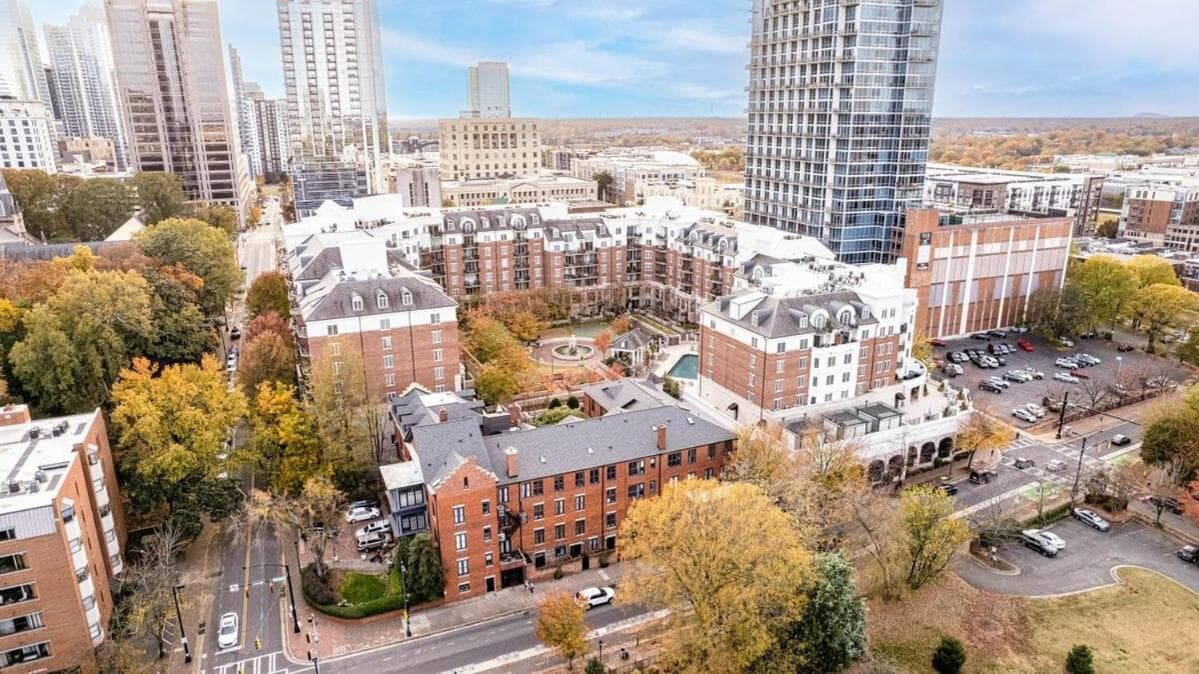 City Living In the Heart of 4th Ward~1BD 1BA