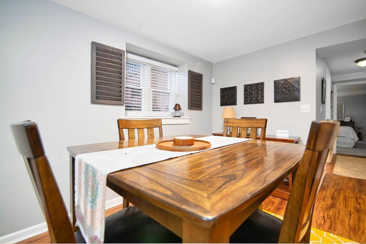 City Living In the Heart of 4th Ward~1BD 1BA