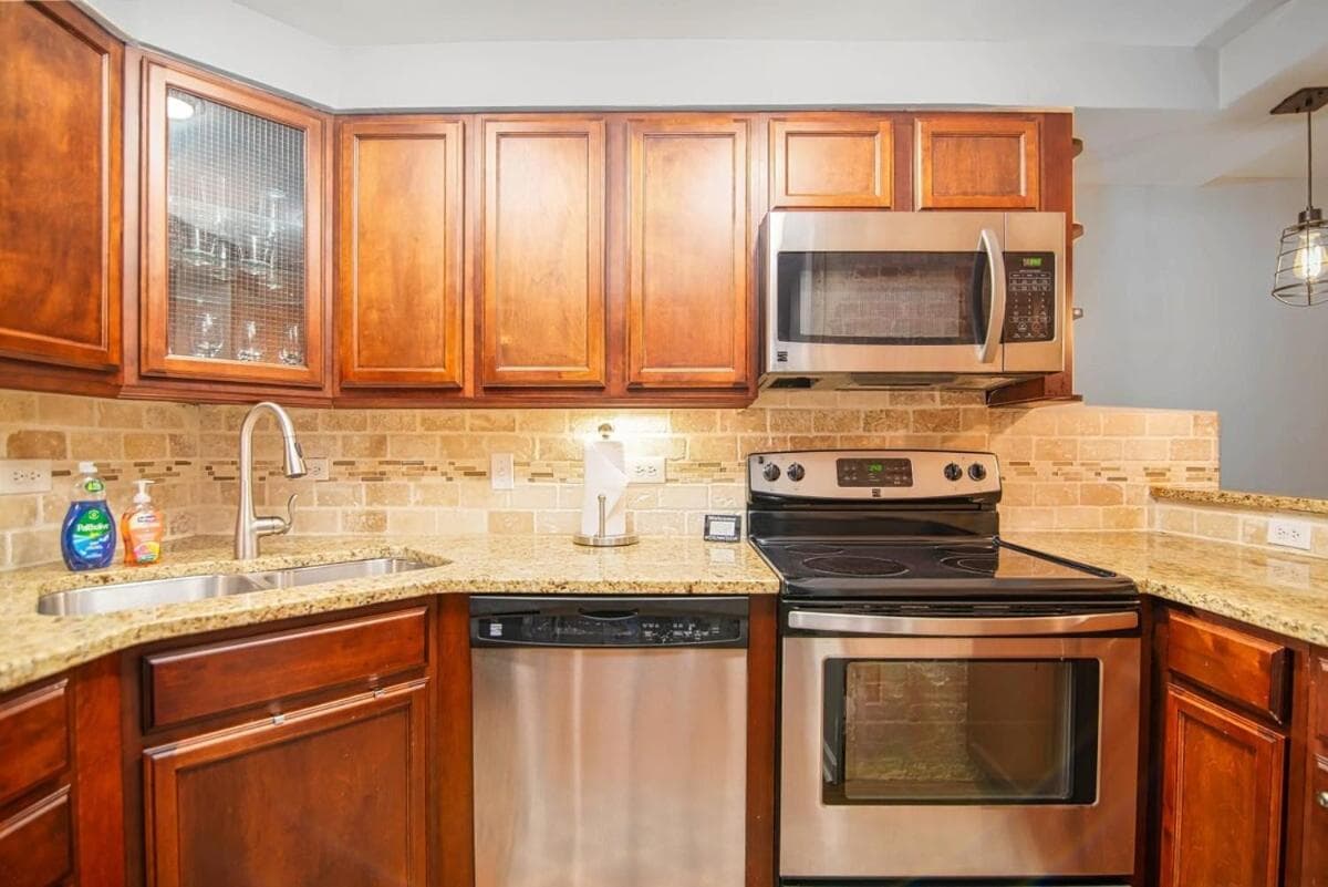 City Living In the Heart of 4th Ward~1BD 1BA