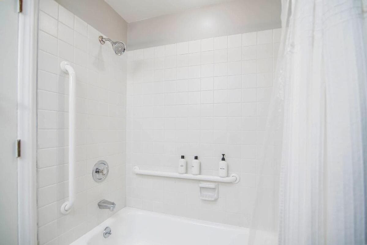 City Living In the Heart of 4th Ward~1BD 1BA