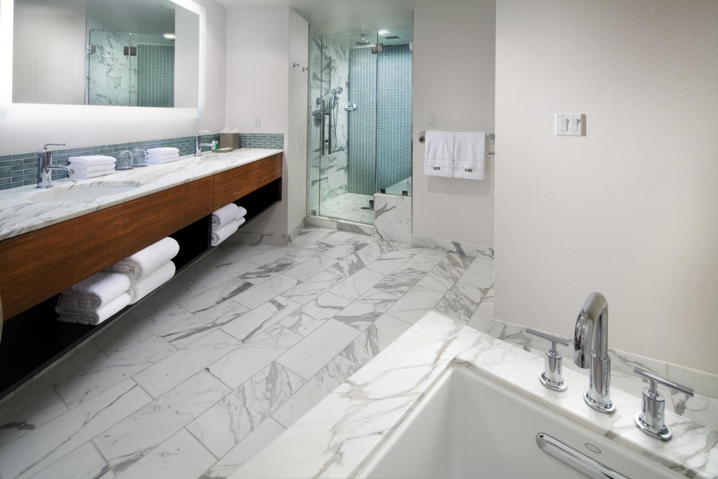 The Westin Bonaventure Hotel & Suites, Los Angeles