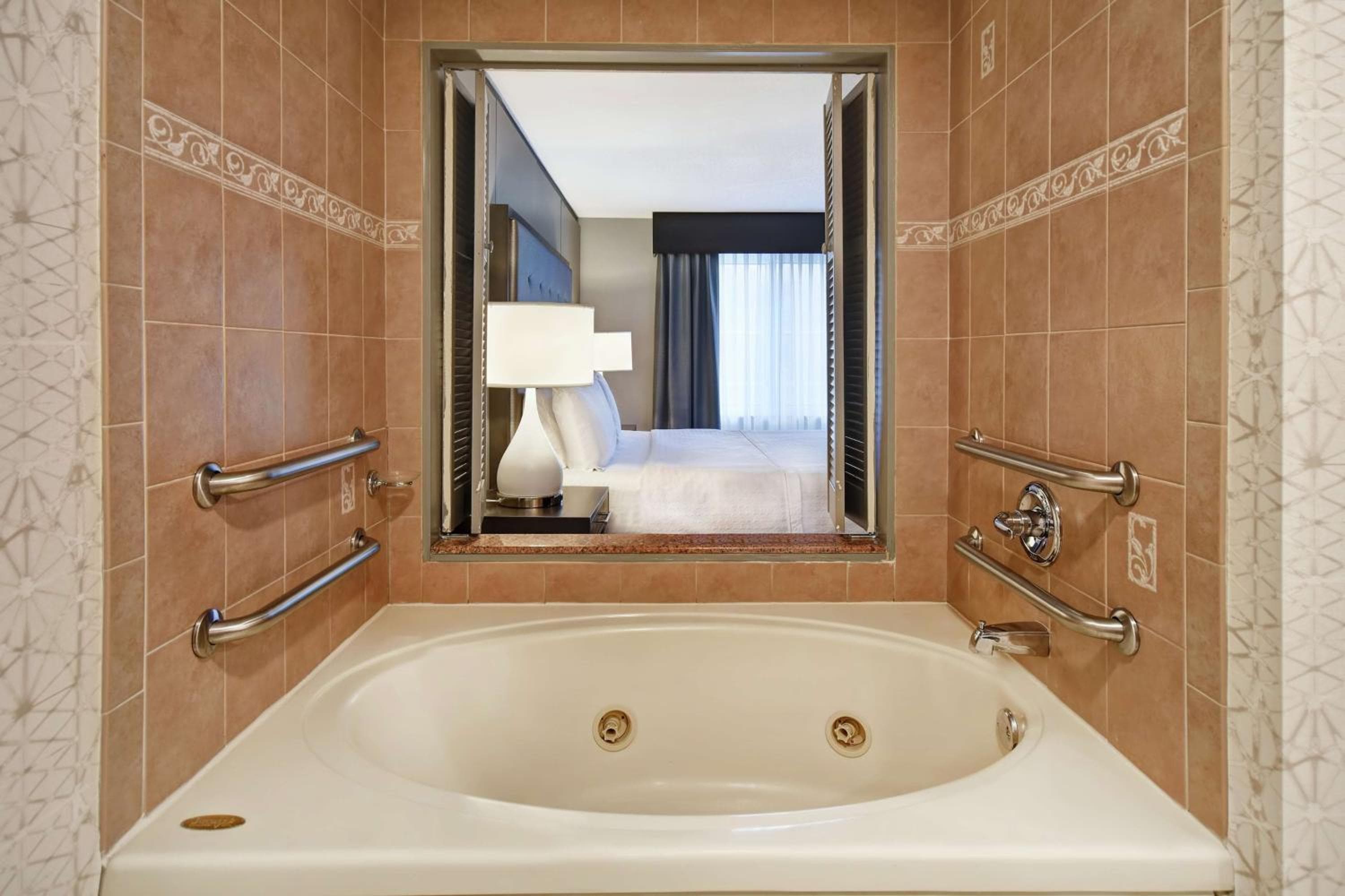 Homewood Suites by Hilton Edgewater-NYC Area