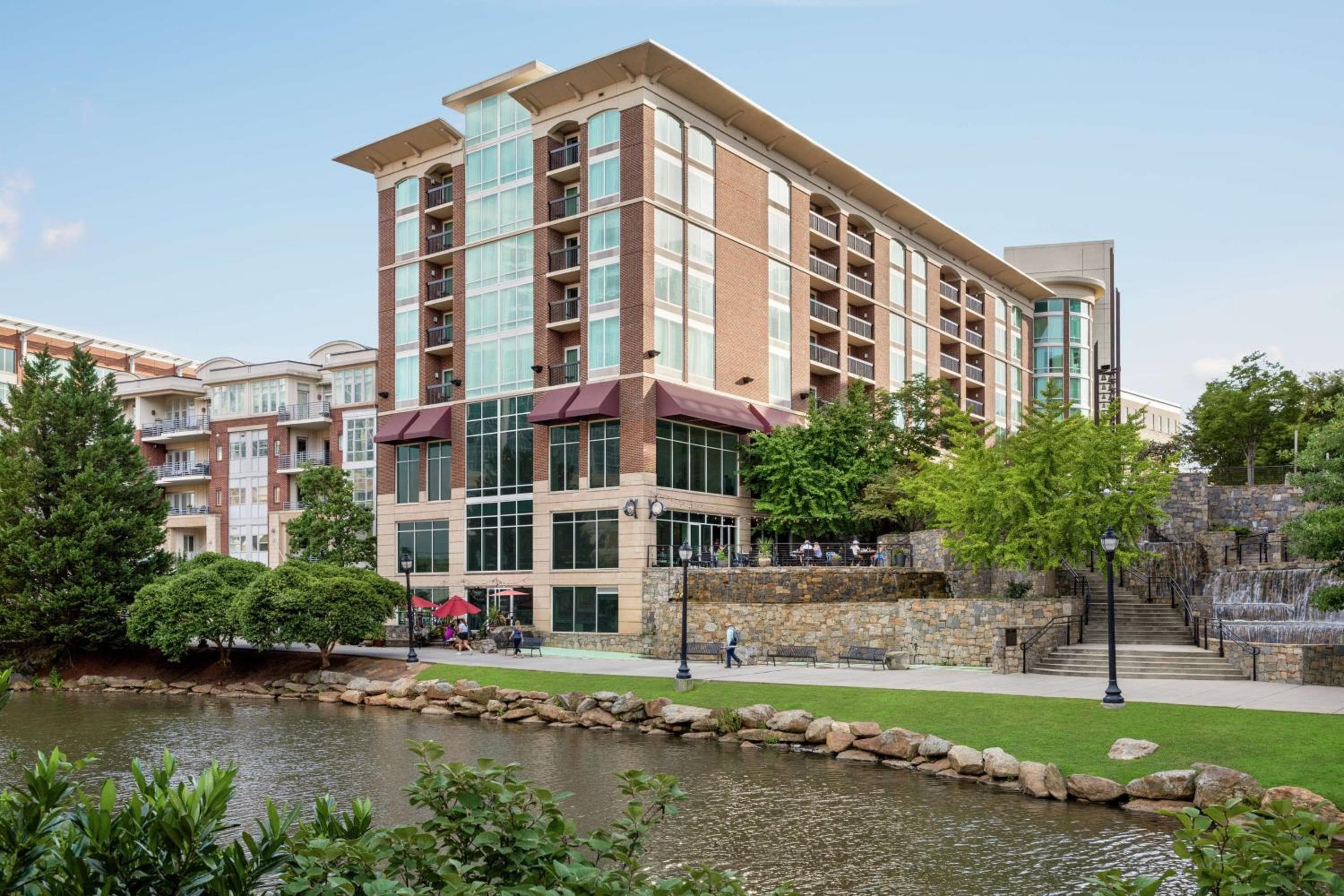 Hampton Inn & Suites Greenville-Downtown-Riverplace