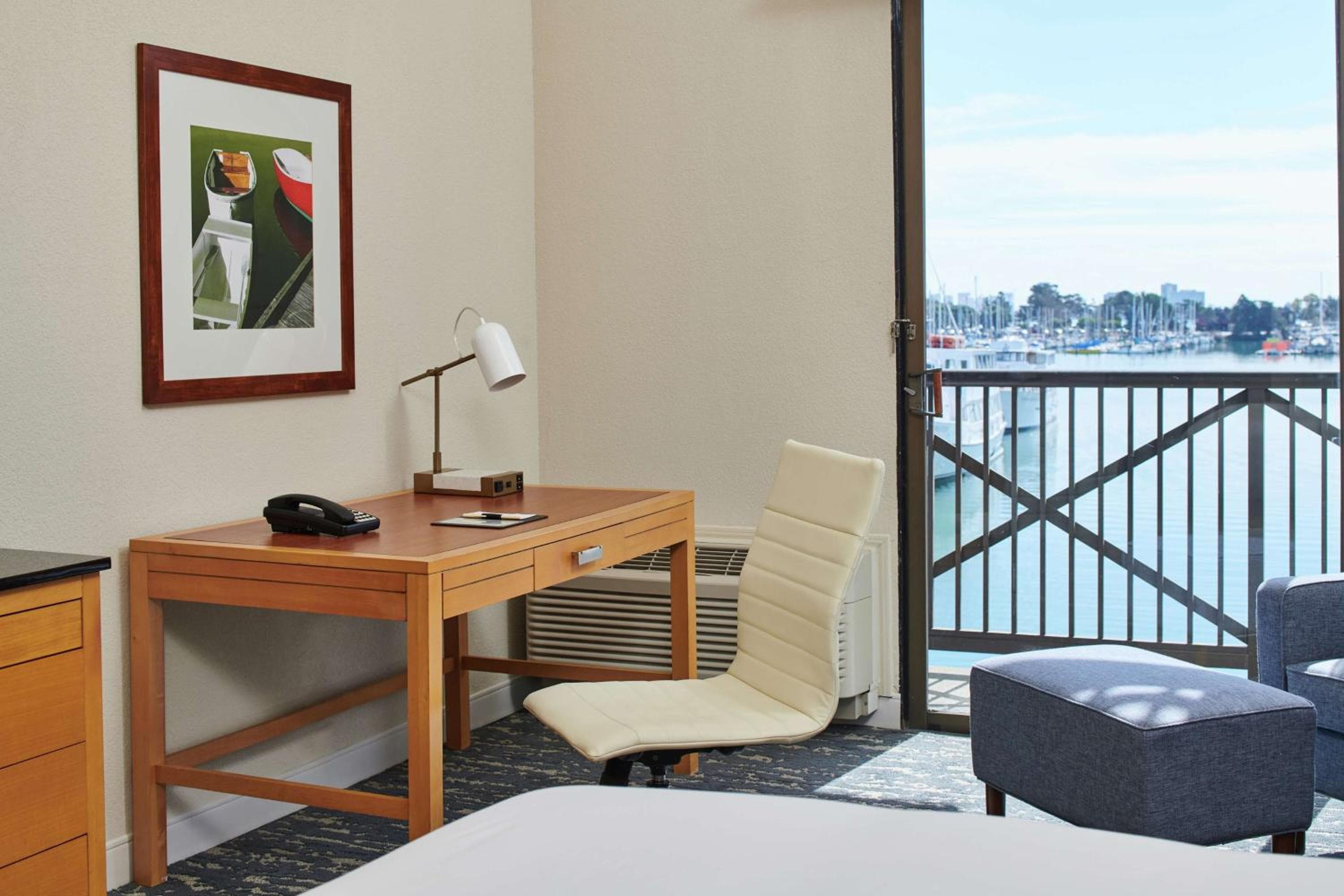 DoubleTree by Hilton Hotel Berkeley Marina