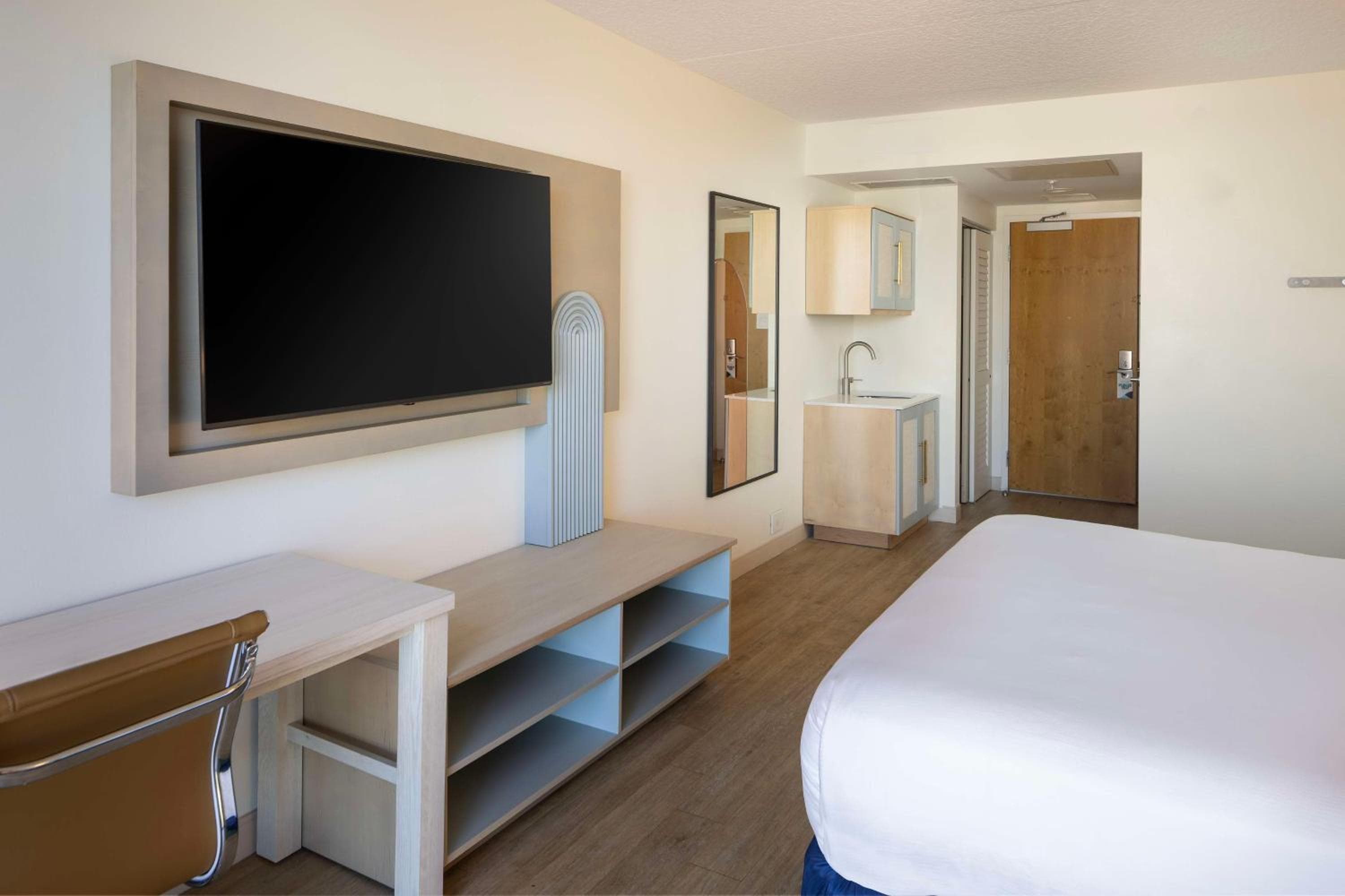 Hotel Dello Ft Lauderdale Airport, Tapestry Collection by Hilton