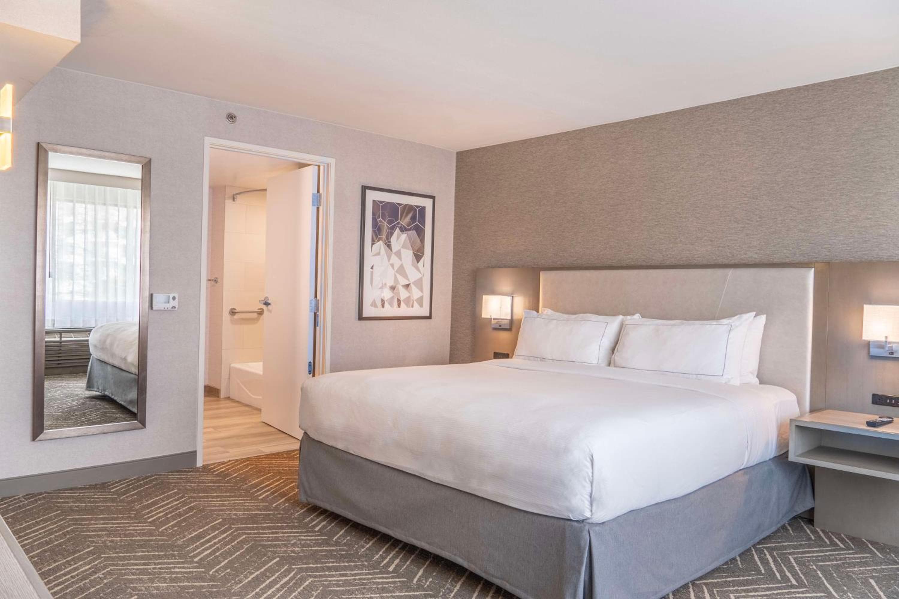 DoubleTree by Hilton Orange County Airport