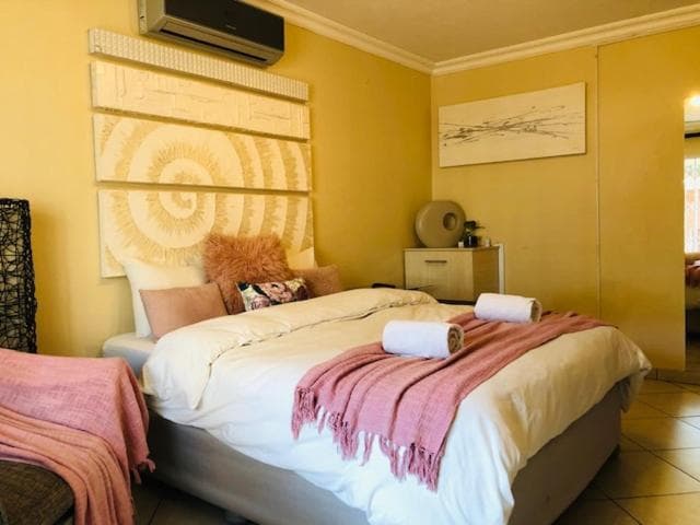 Koi liv-Inn Bedfordview ll Modern Guest House Near OR Tambo