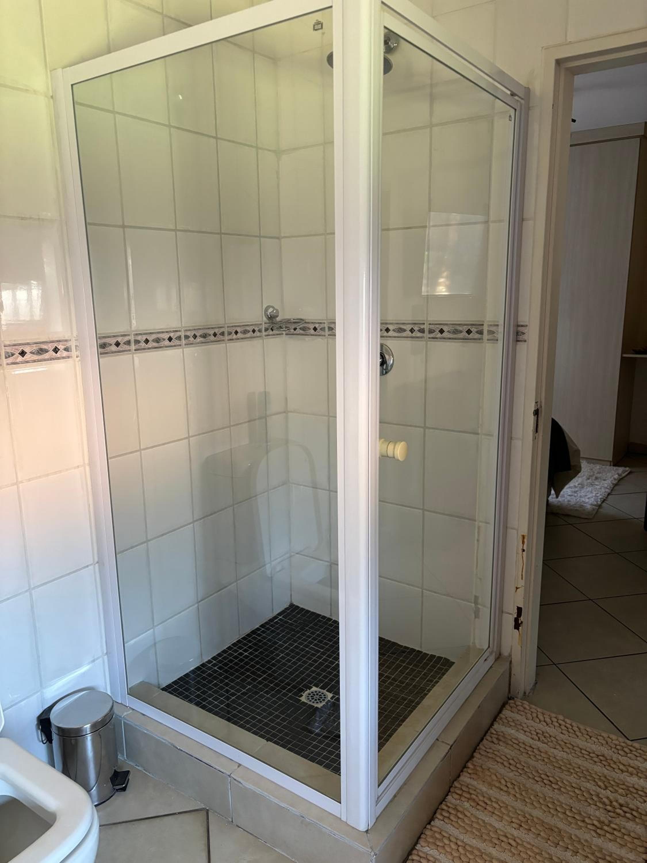 Koi liv-Inn Bedfordview ll Modern Guest House Near OR Tambo