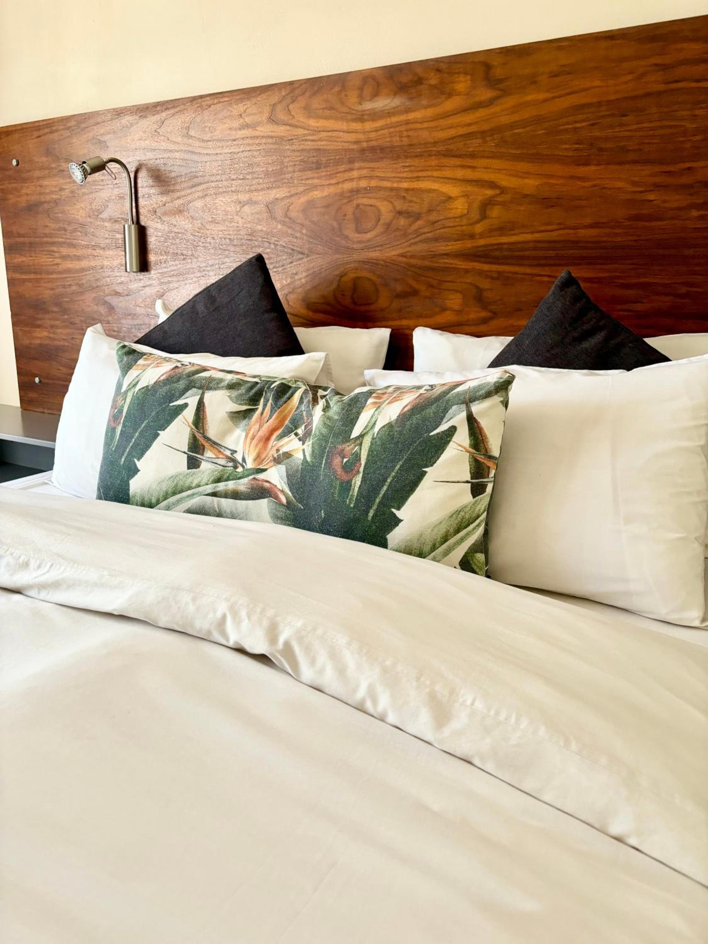 Koi liv-Inn Bedfordview ll Modern Guest House Near OR Tambo