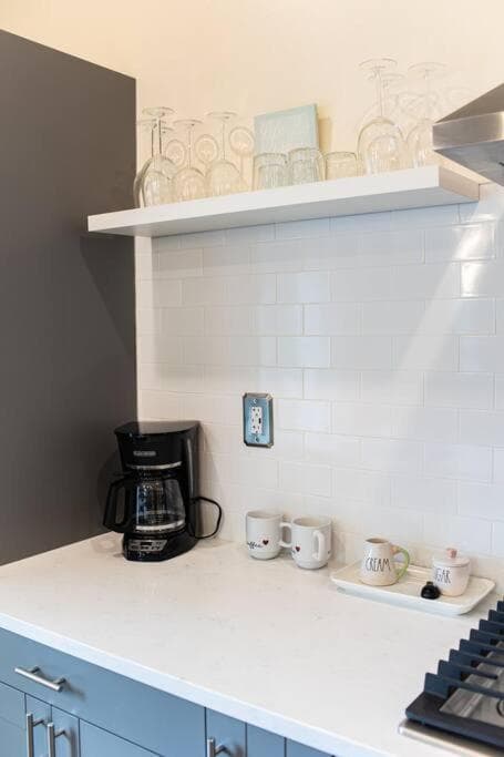 Walk to ND, Hot Tub, Lux Kitchen, Pet Friendly