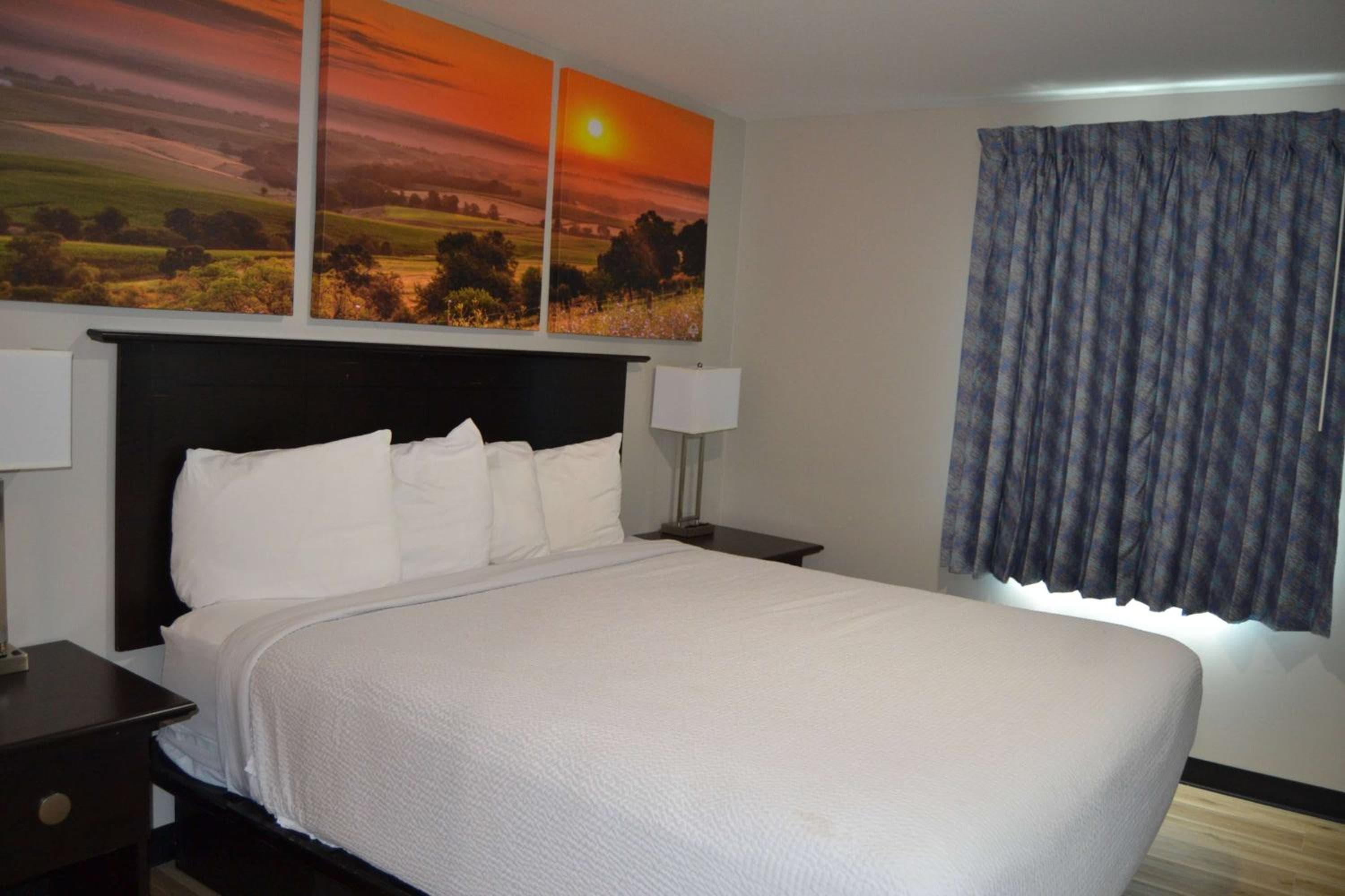 Days Inn and Suites by Wyndham Sikeston