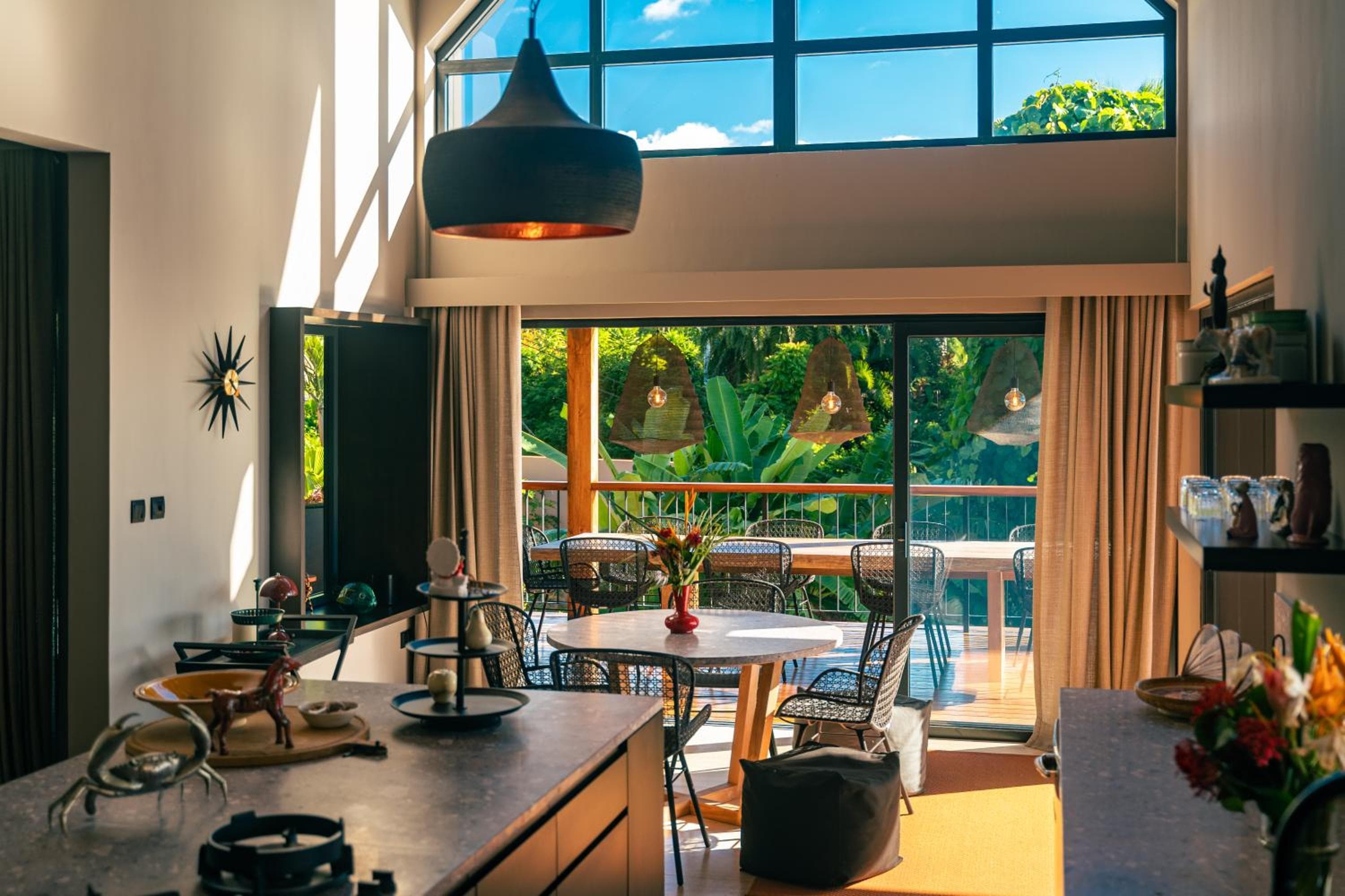 Maison Gaia Seychelles - staffed 5BR villa, infinity pool, ocean & sunset view