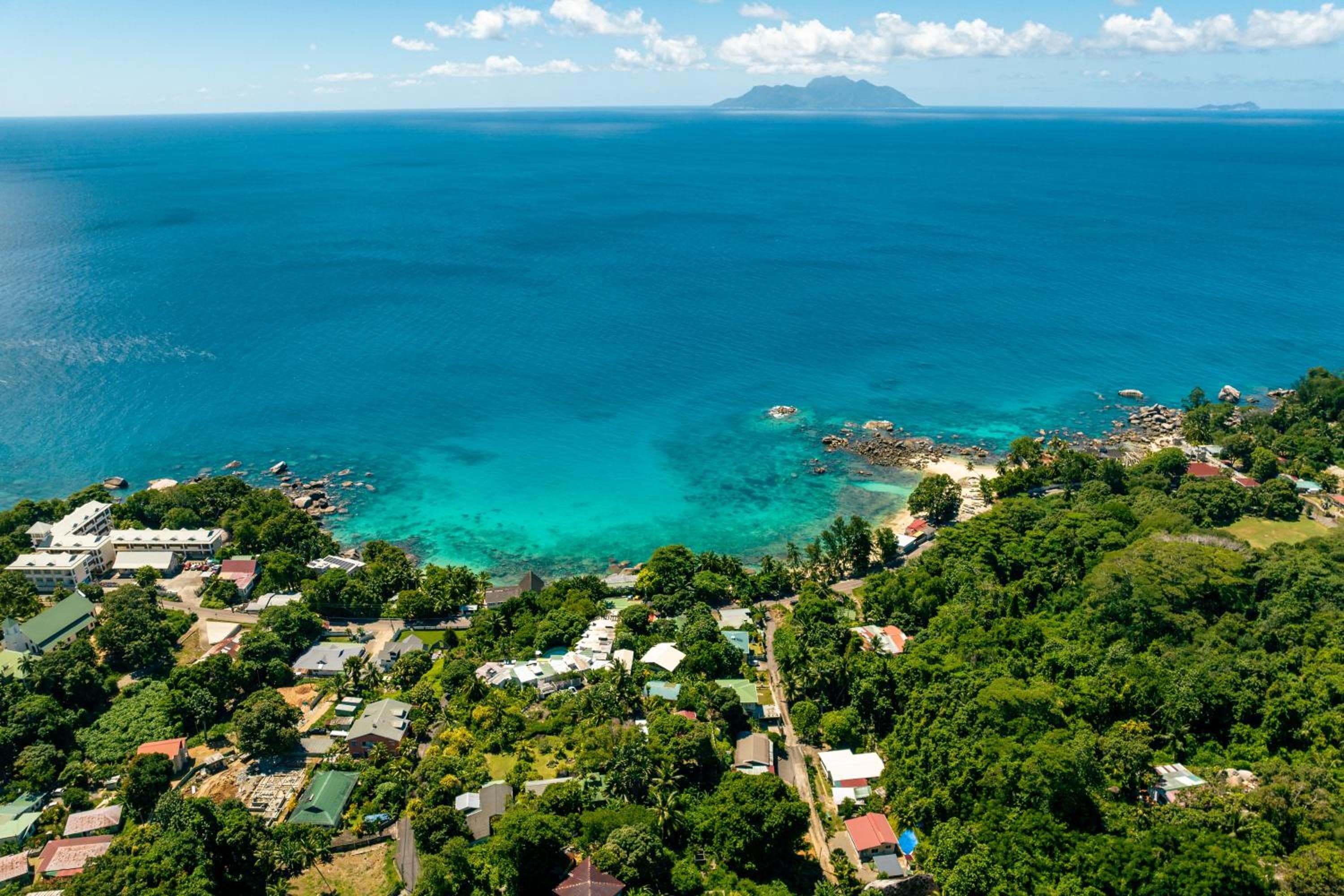 Maison Gaia Seychelles - staffed 5BR villa, infinity pool, ocean & sunset view