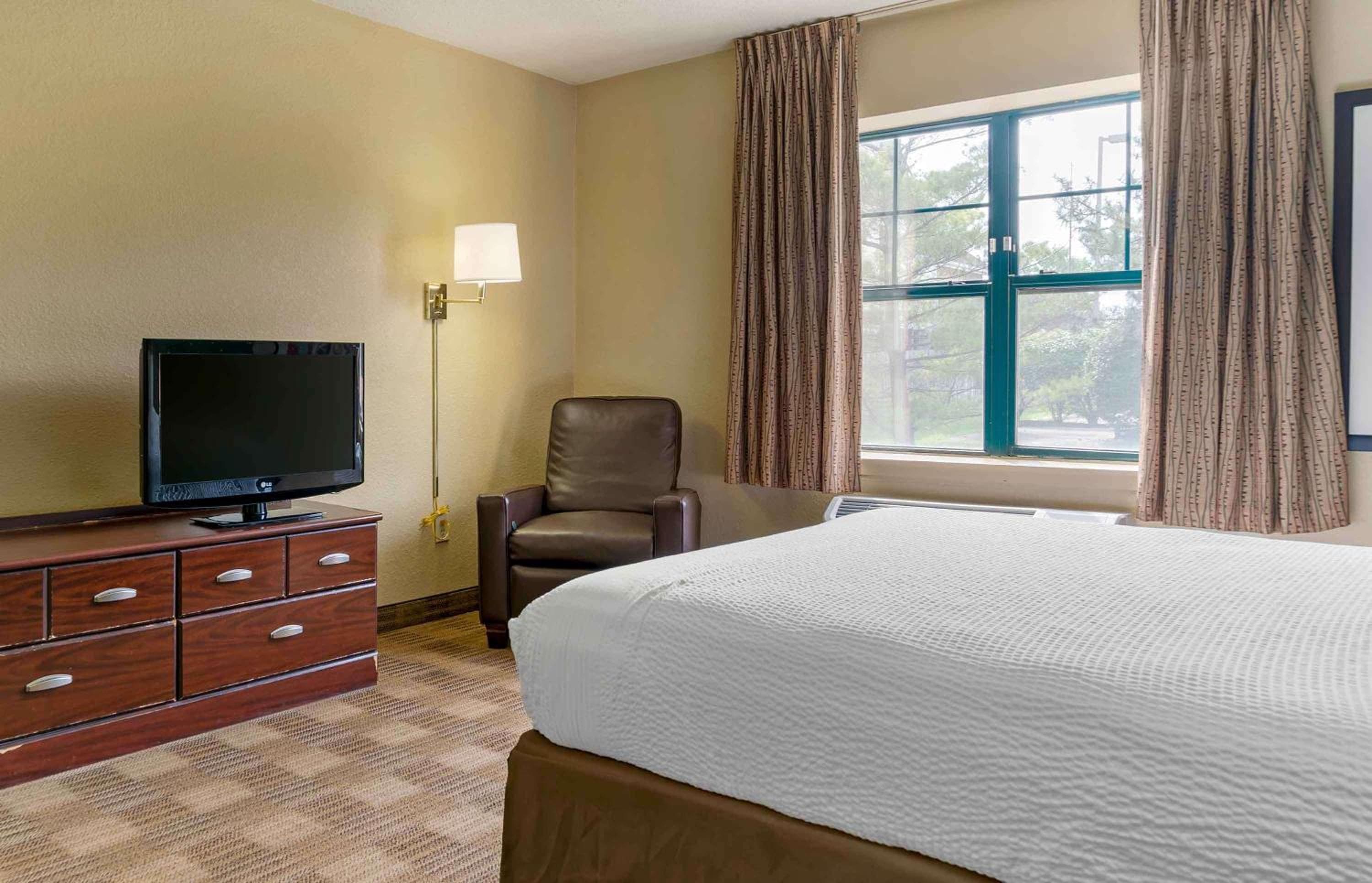 Extended Stay America Select Suites - Tampa - North - USF - Attractions