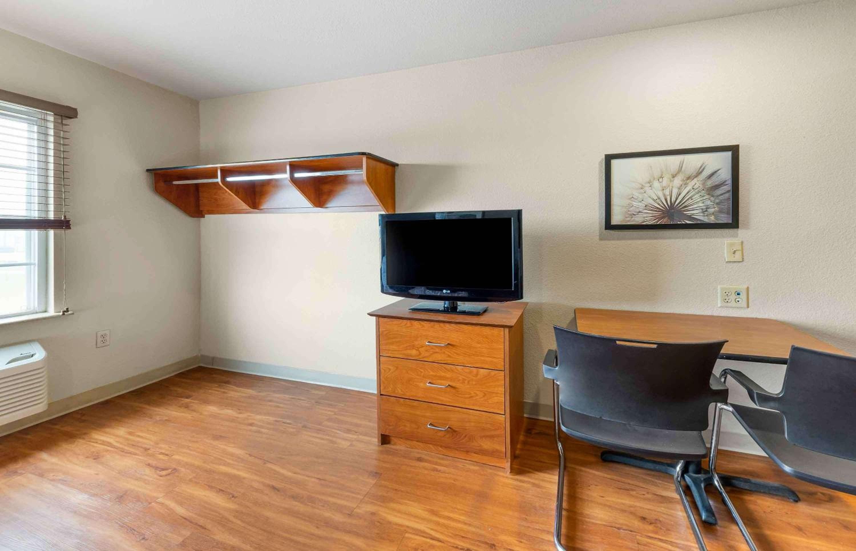 Extended Stay America Select Suites - Kansas City - Stadium