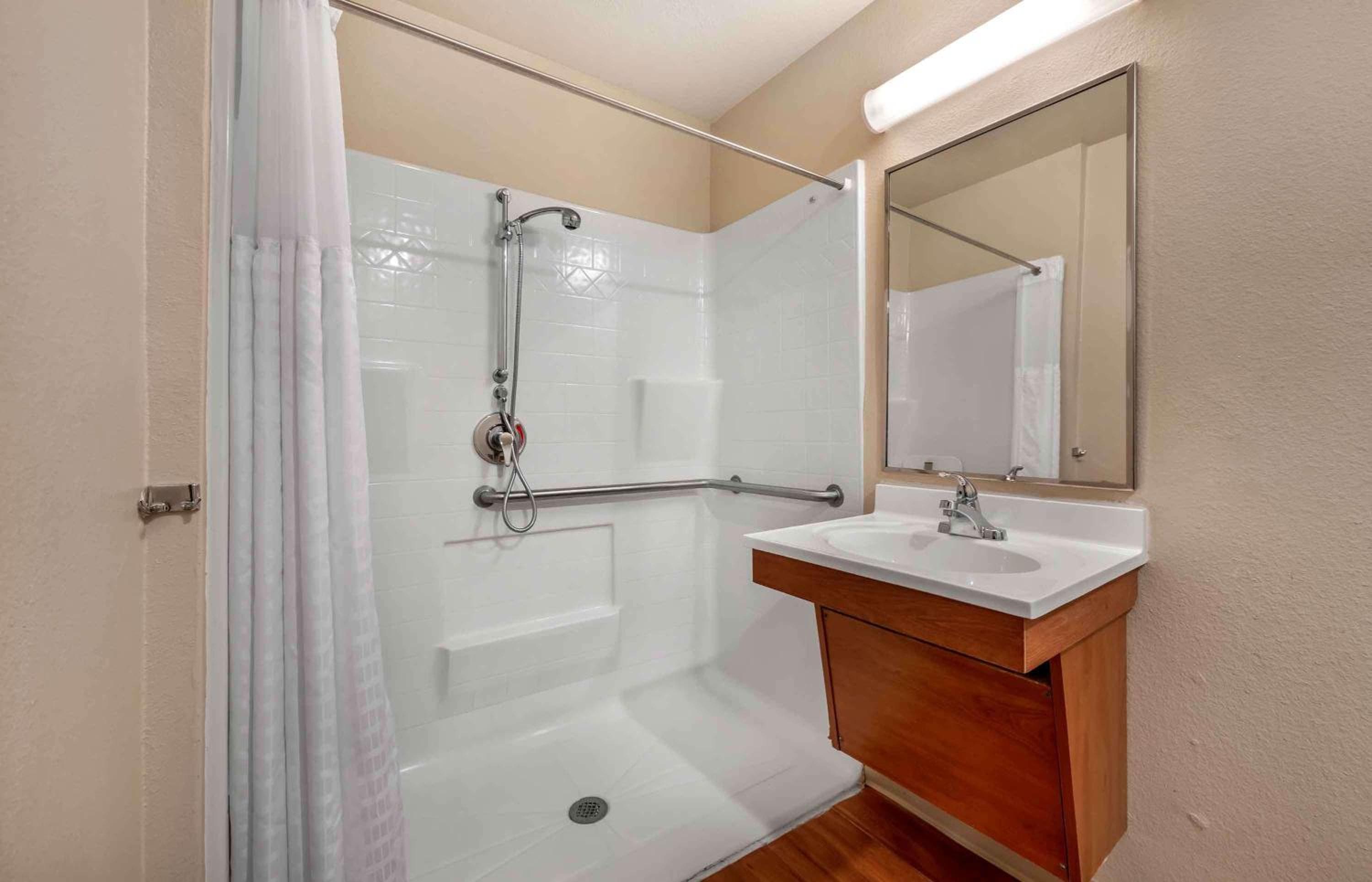 Extended Stay America Select Suites - Kansas City - Stadium