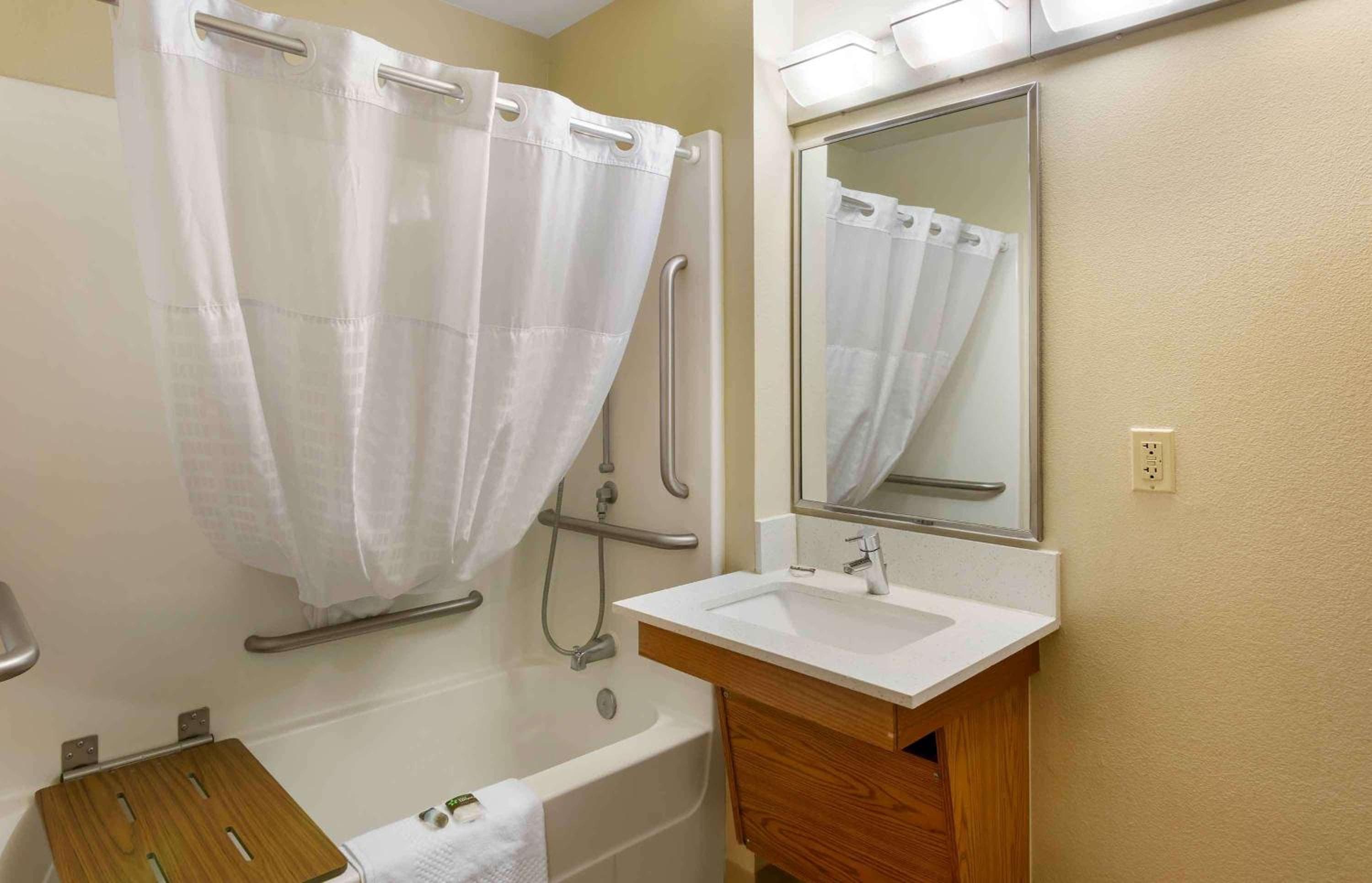 Extended Stay America Select Suites - Kansas City - Stadium