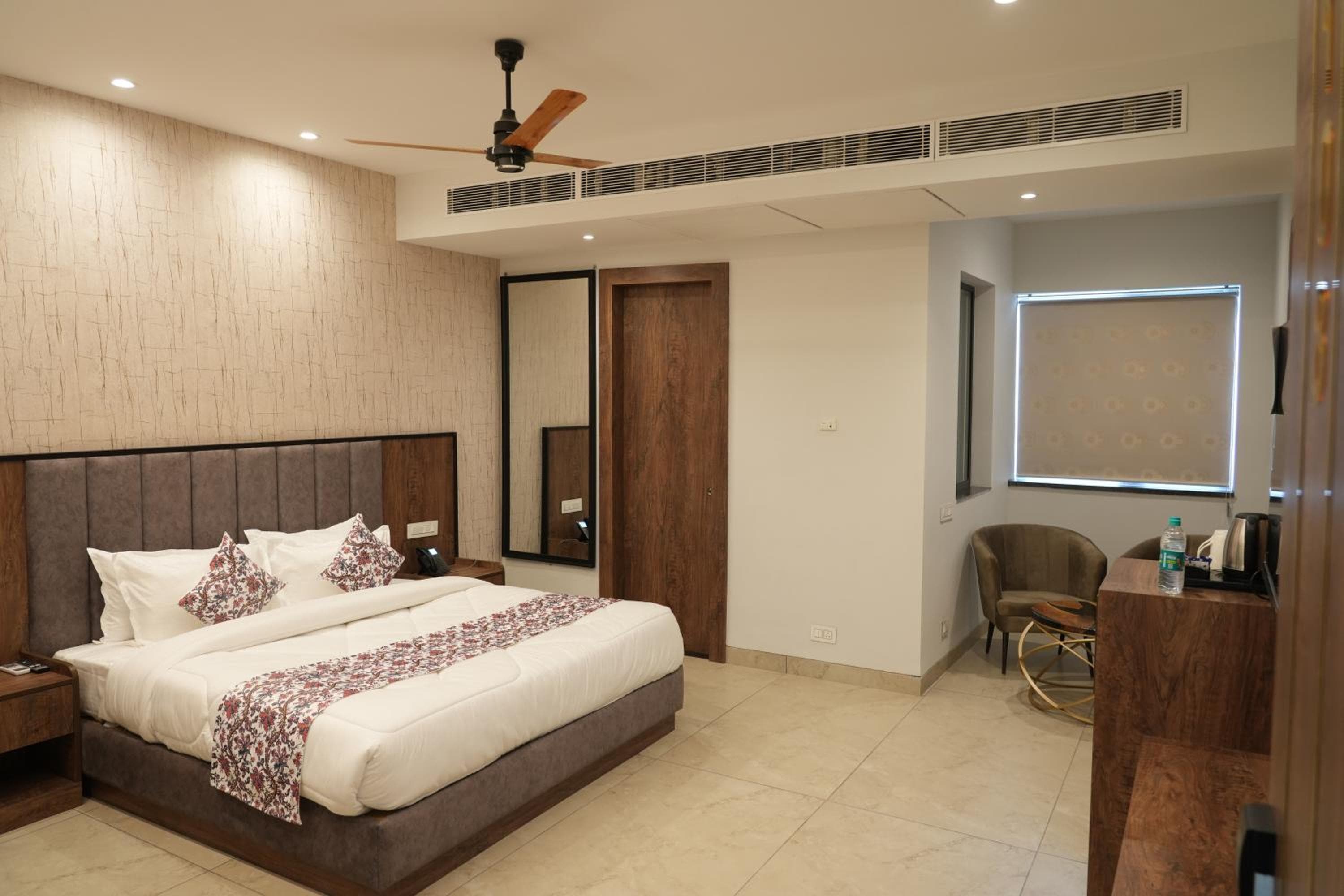 ACR Luxury Hotel