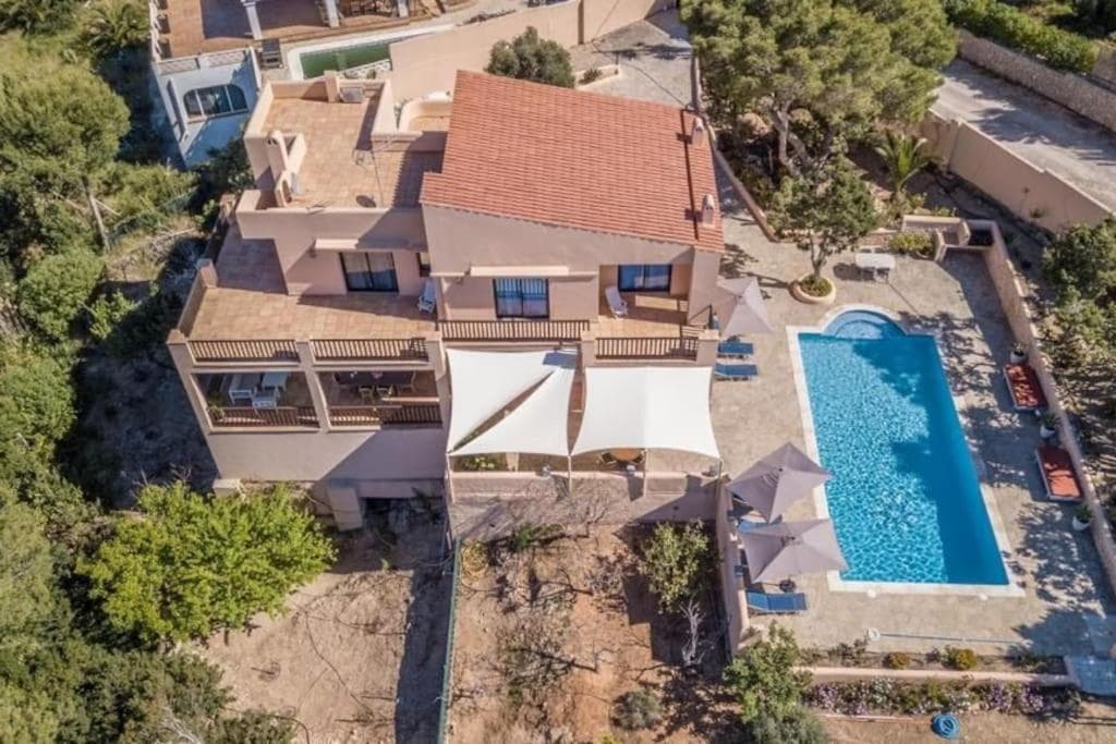 Casa en Cala Vadella con piscina y vistas al mar