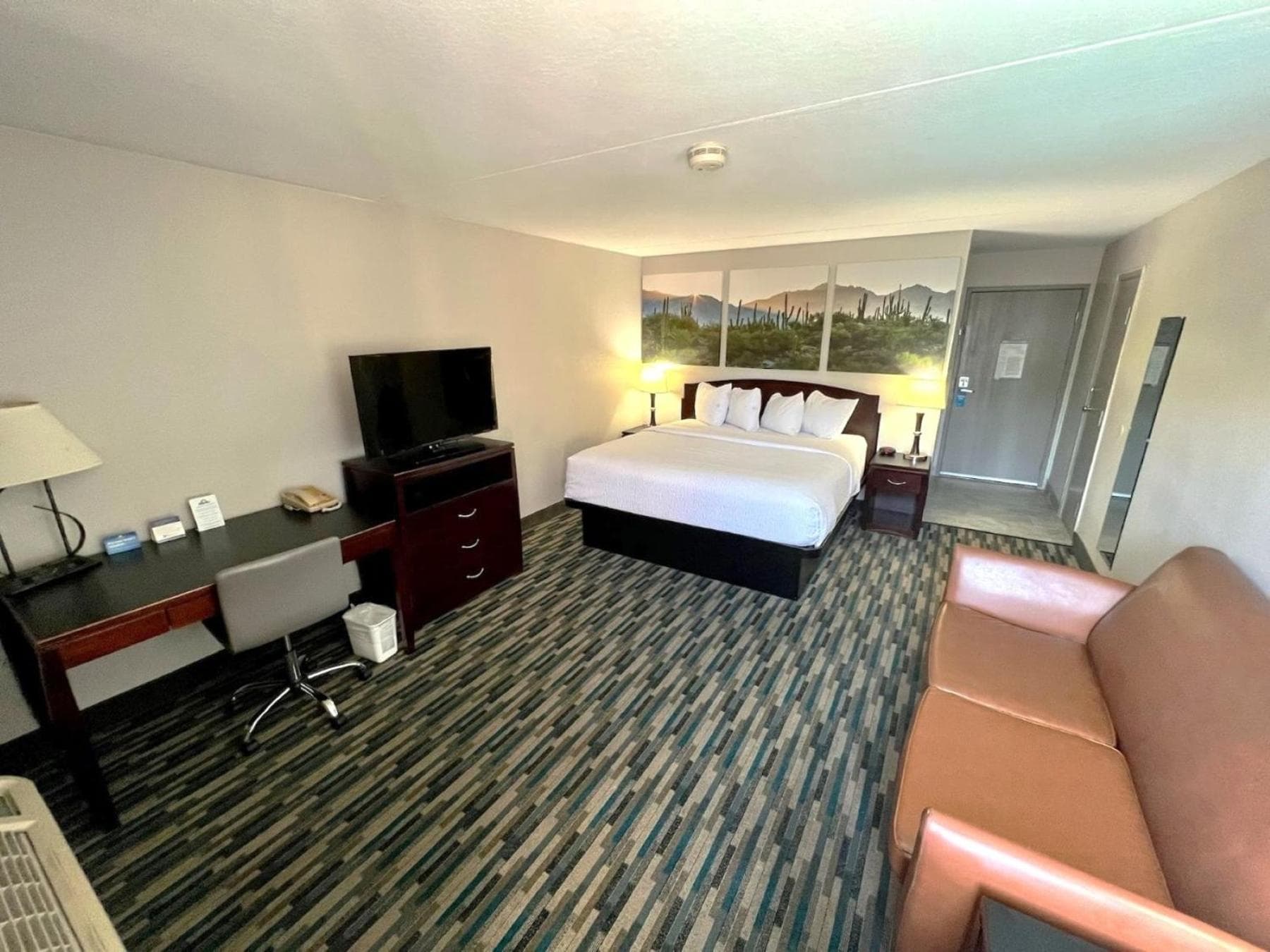 Days Inn & Suites by Wyndham Mesa Near Phoenix