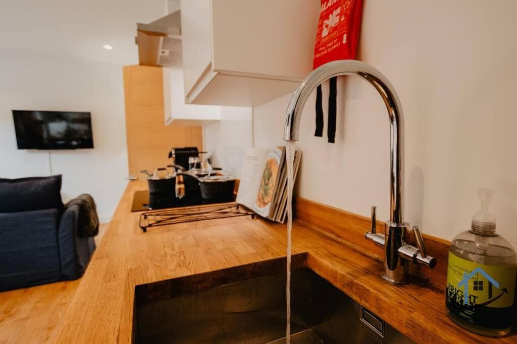 Contemporary flat, Derngate, sleeps 4, very central