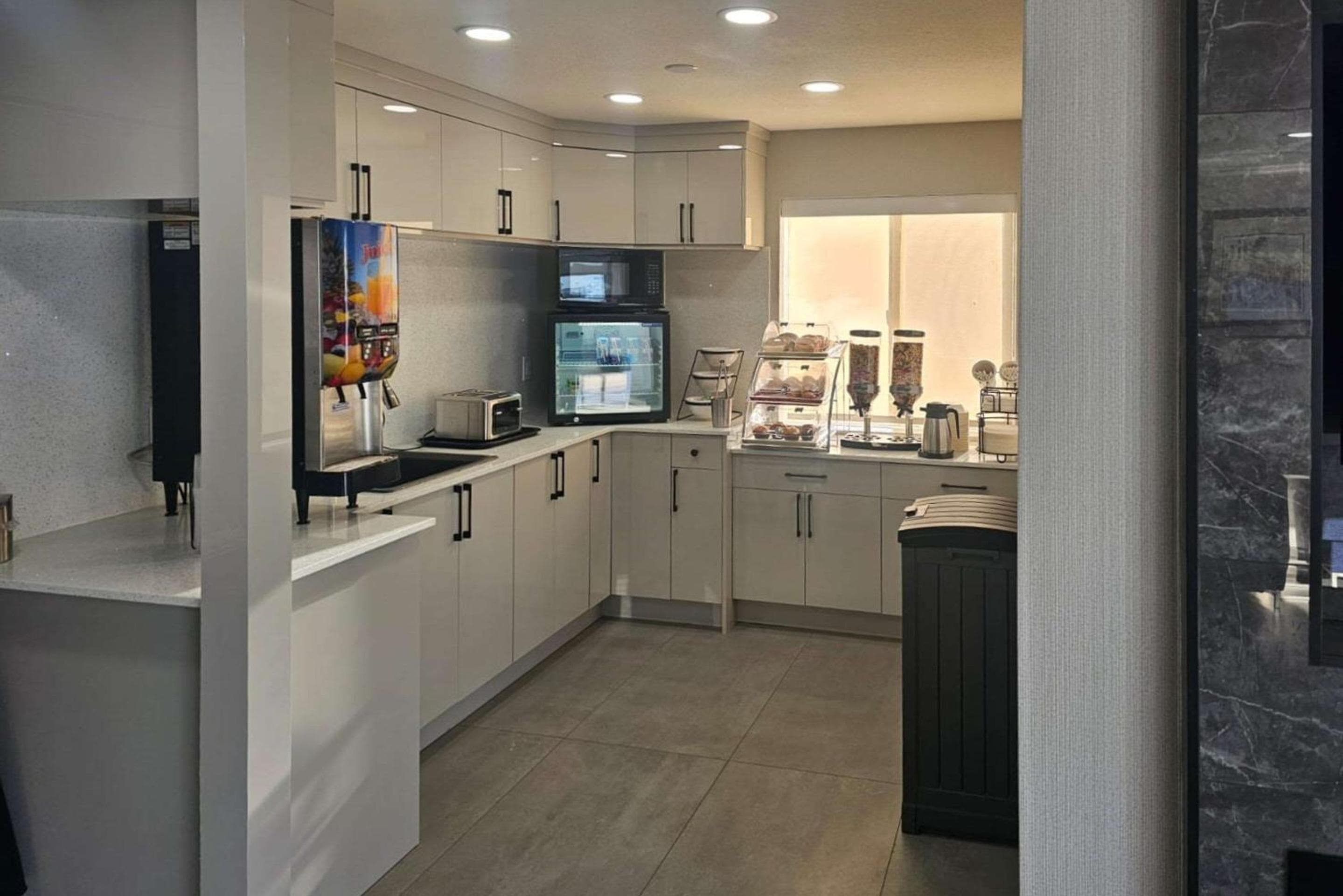 Rodeway Inn & Suites