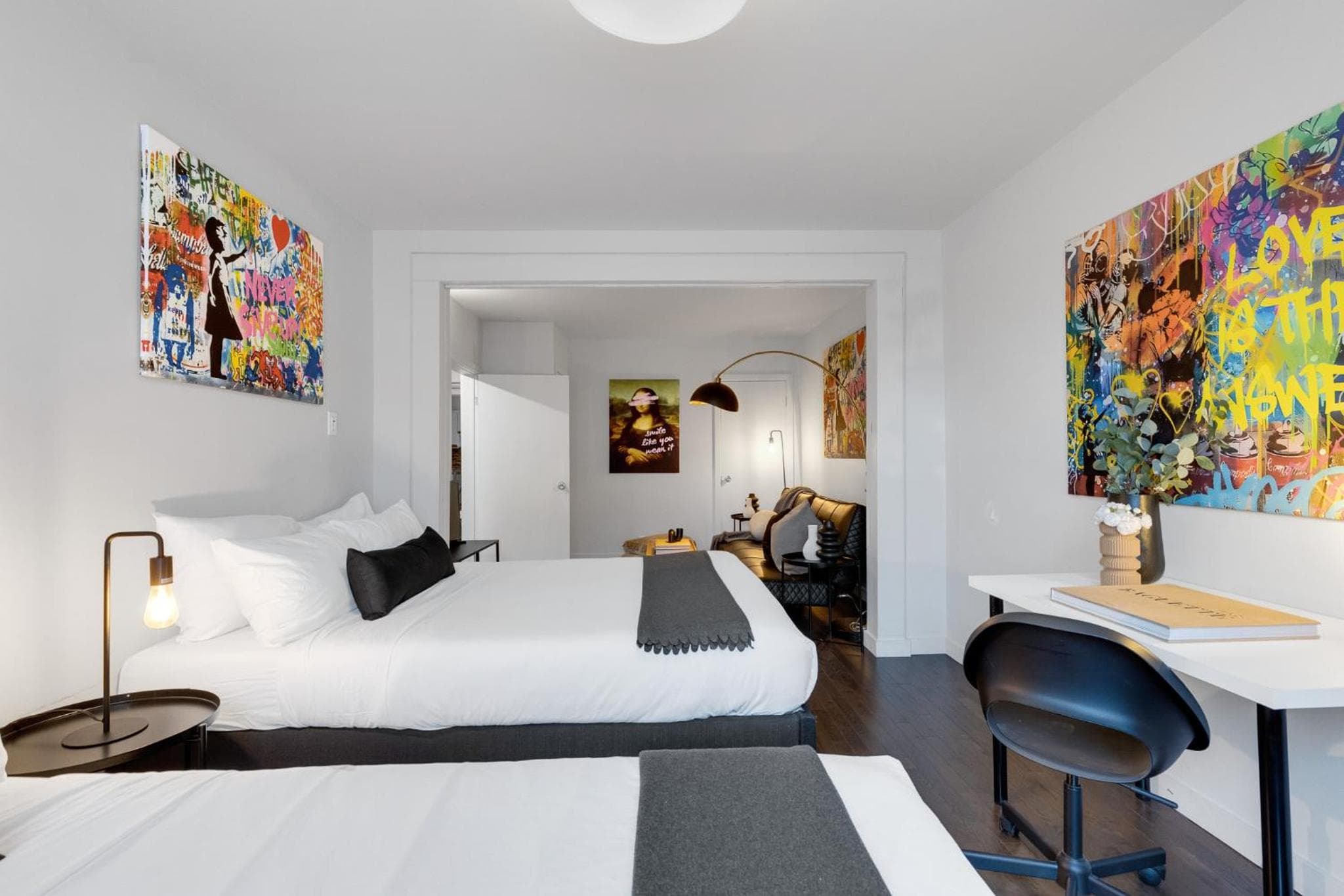 LiV MTL Avenue Spacious 3BR Rooftop Suite Near Downtown Montreal
