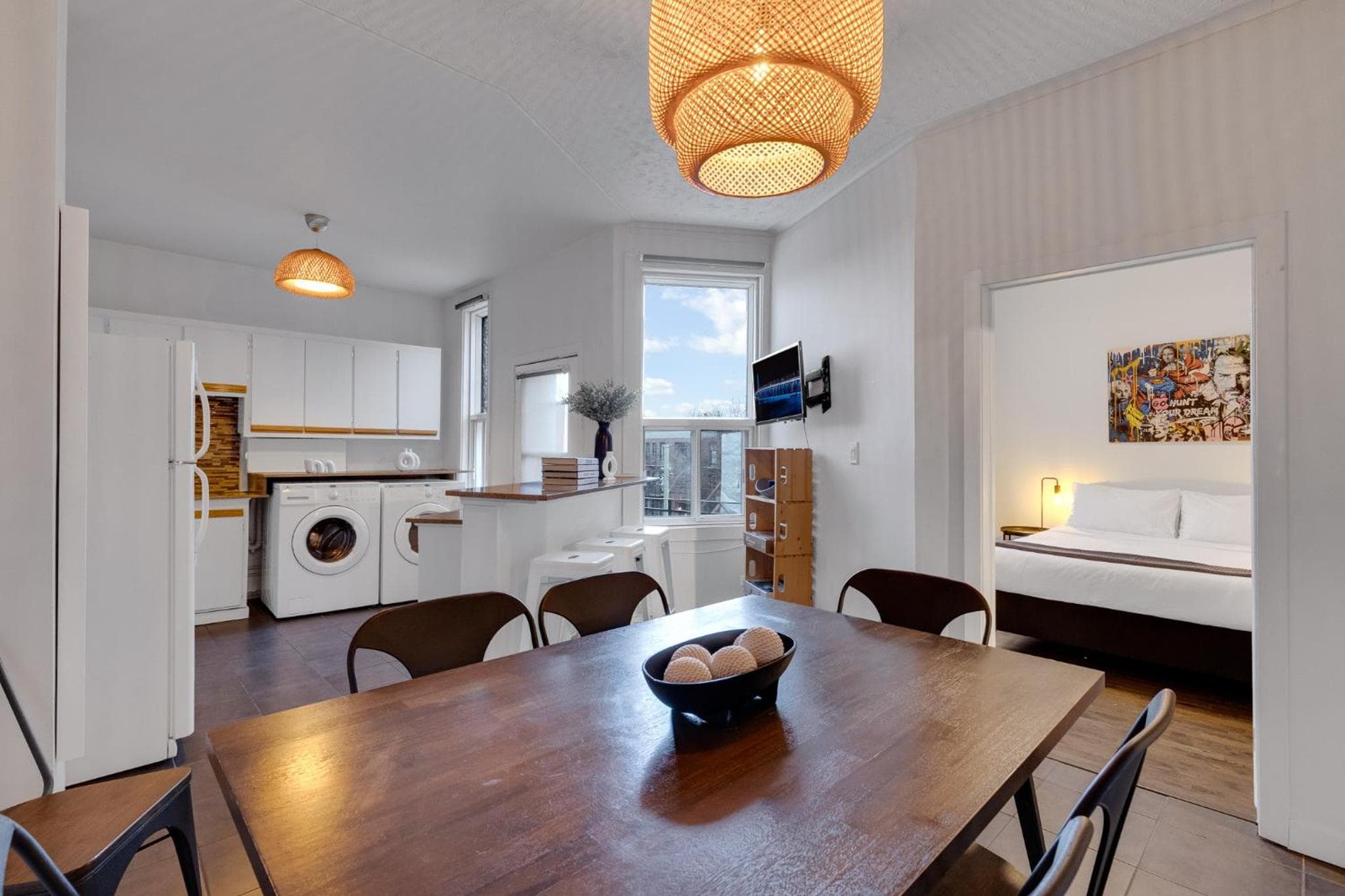 LiV MTL Avenue Spacious 3BR Rooftop Suite Near Downtown Montreal