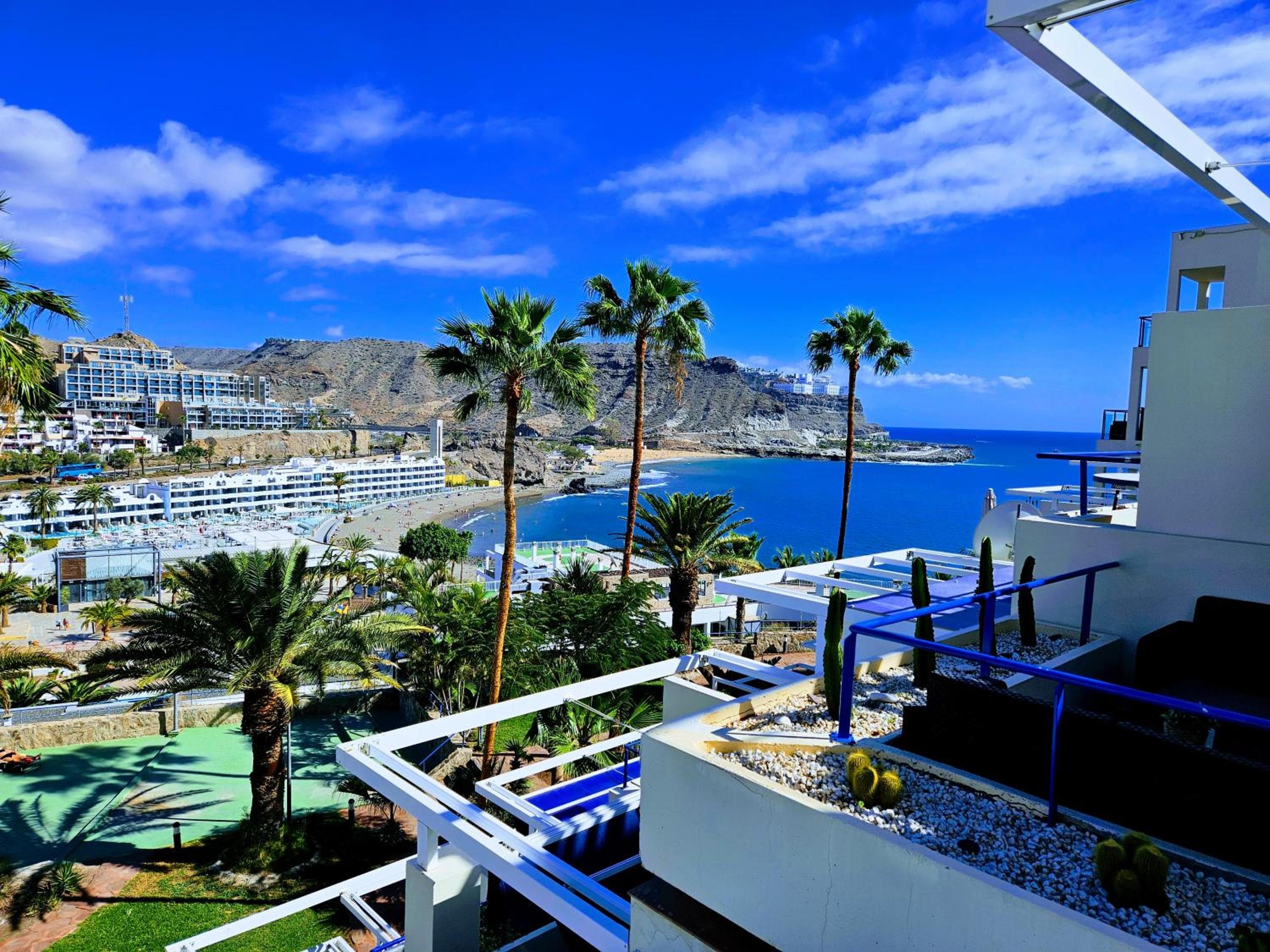 Ocean & Pool view apartament
