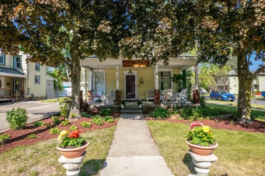 Walk to Parks, Dining & Lake! Game Room! Hot Tub!