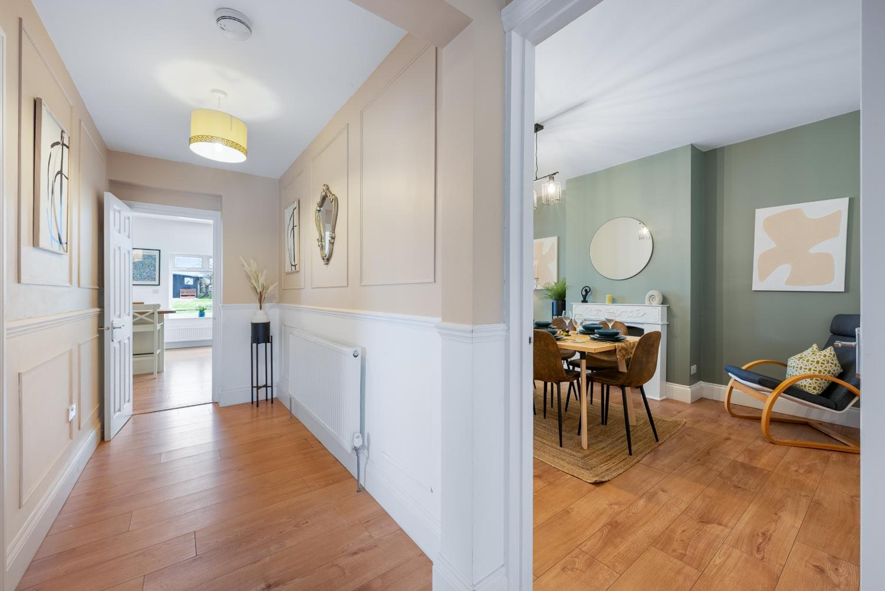 LONG TERM STAY SPECIAL OFFER AVAILABLE! 5-Bedroom Spacious, Stunning Design, Sociable Areas & Cosy House Near South Downs Park, Sleeps 11 with GAMES Room, 