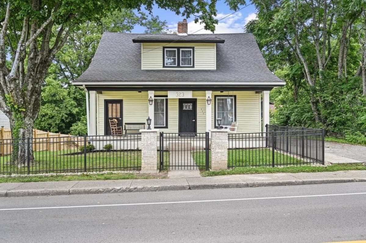 4BR for 10, Near Ark, High-Tech Kitchen, Parking!