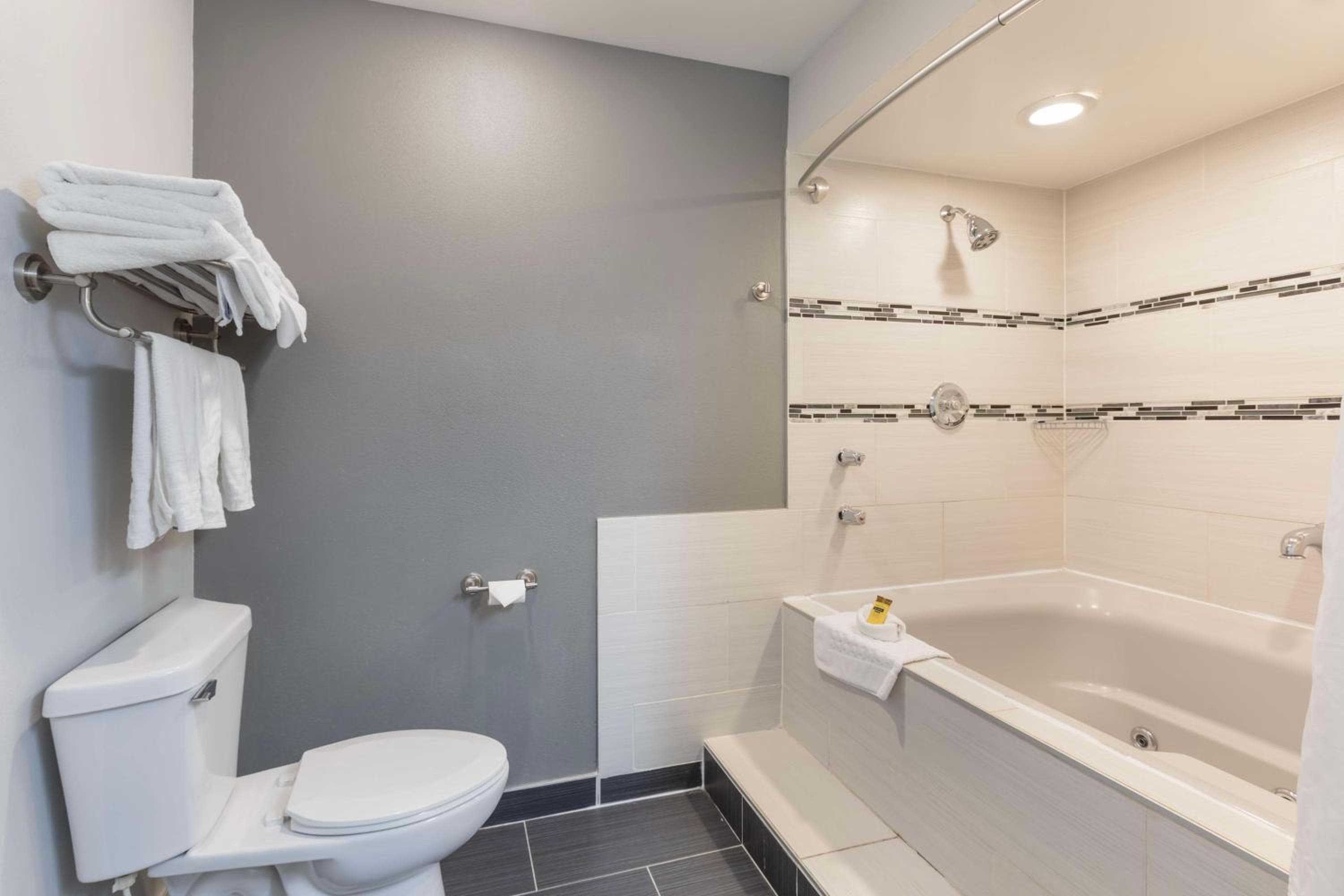 Best Western Plus Milwaukee West